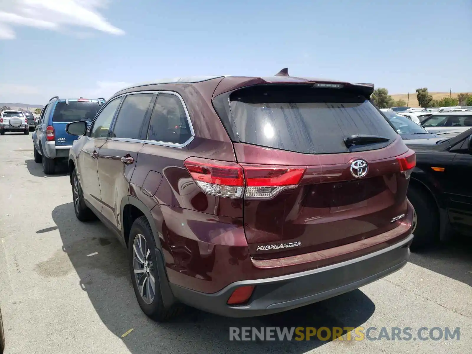 3 Photograph of a damaged car 5TDJZRFH5KS919519 TOYOTA HIGHLANDER 2019