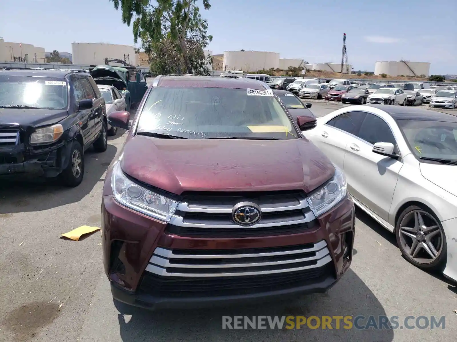 9 Photograph of a damaged car 5TDJZRFH5KS919519 TOYOTA HIGHLANDER 2019