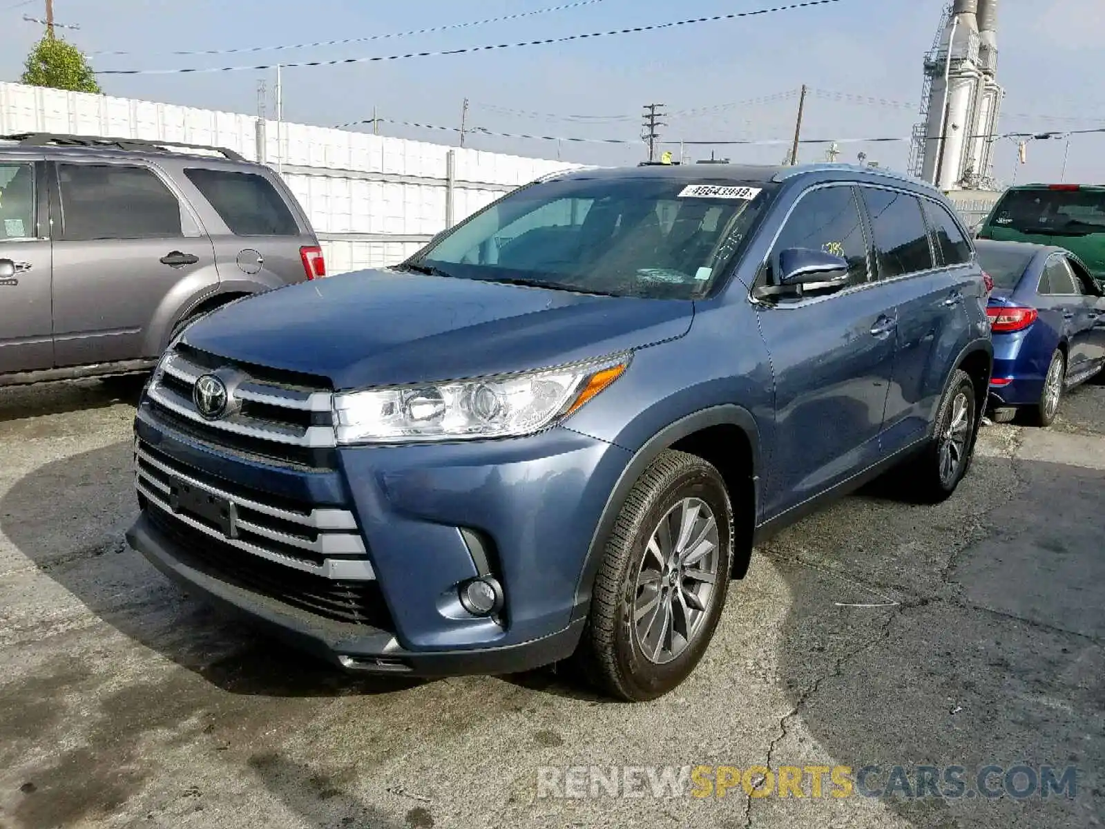 2 Photograph of a damaged car 5TDJZRFH5KS920525 TOYOTA HIGHLANDER 2019