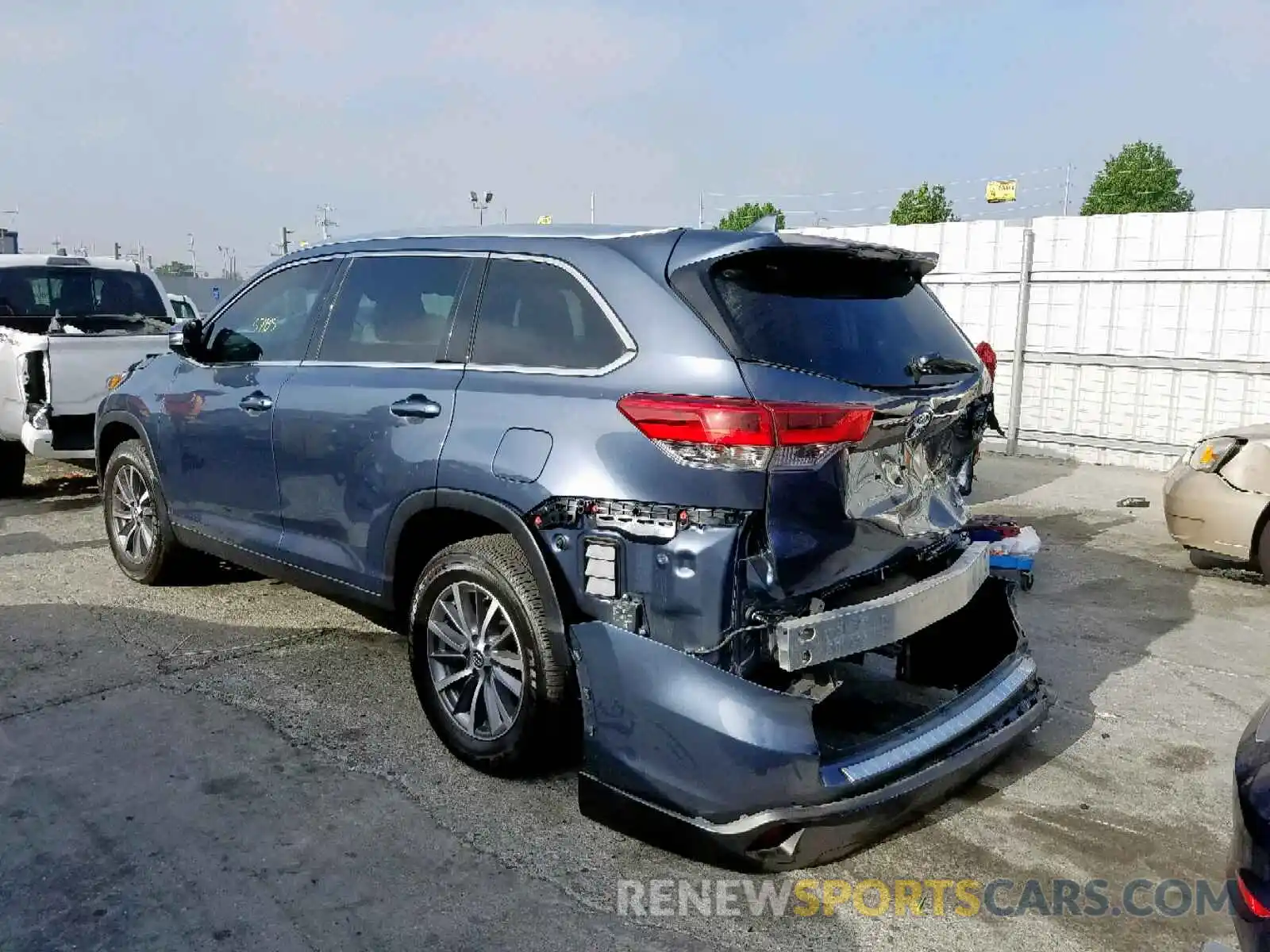 3 Фотография поврежденного автомобиля 5TDJZRFH5KS920525 TOYOTA HIGHLANDER 2019