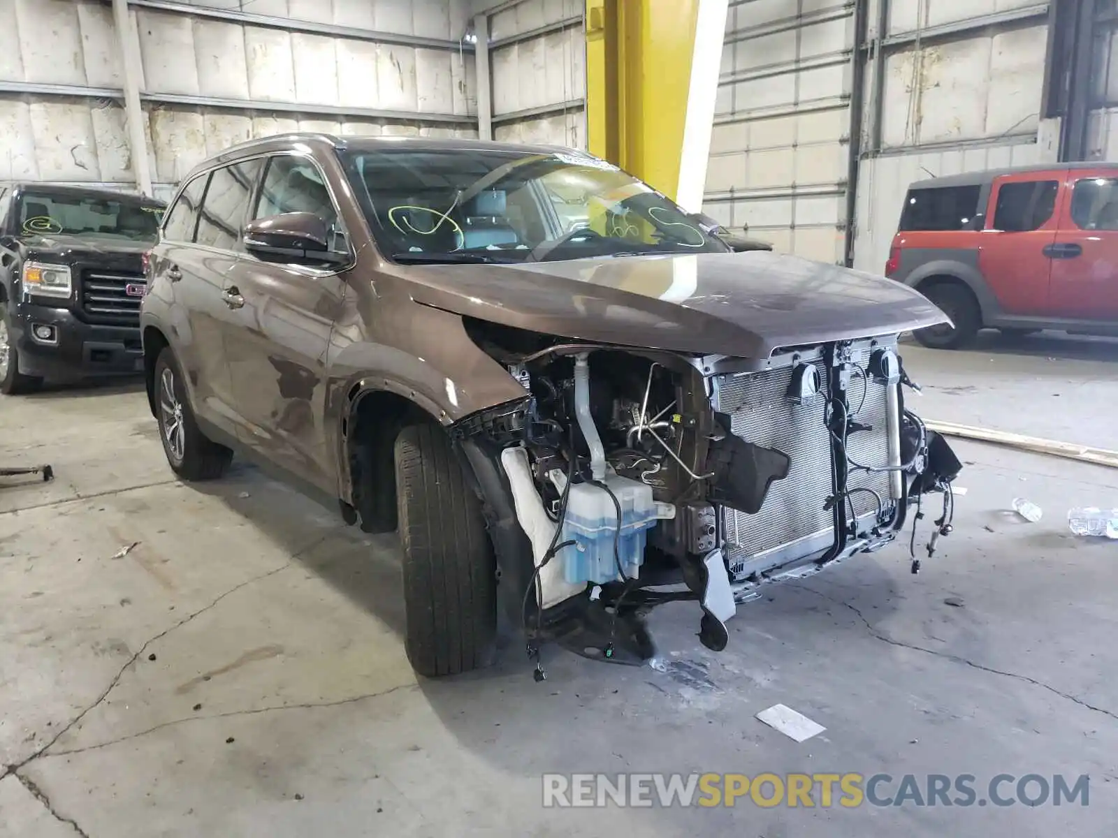 1 Photograph of a damaged car 5TDJZRFH5KS922534 TOYOTA HIGHLANDER 2019