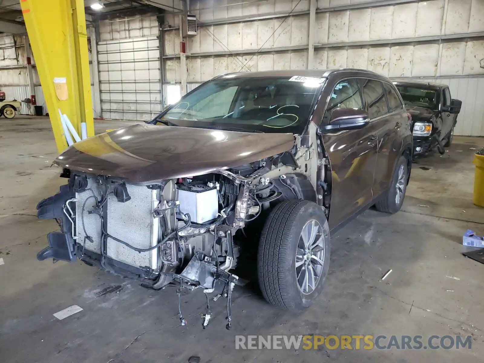 2 Photograph of a damaged car 5TDJZRFH5KS922534 TOYOTA HIGHLANDER 2019