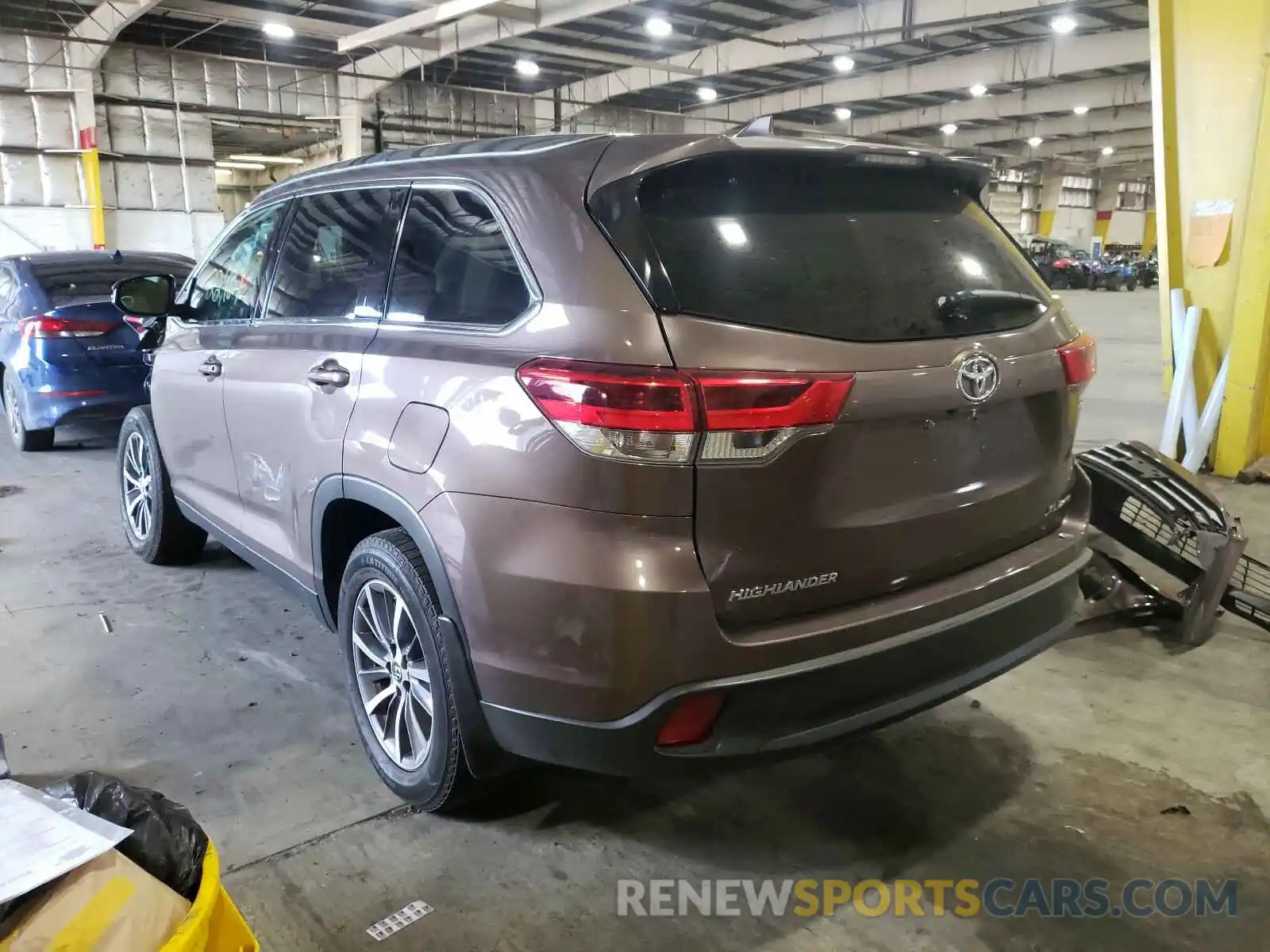 3 Photograph of a damaged car 5TDJZRFH5KS922534 TOYOTA HIGHLANDER 2019