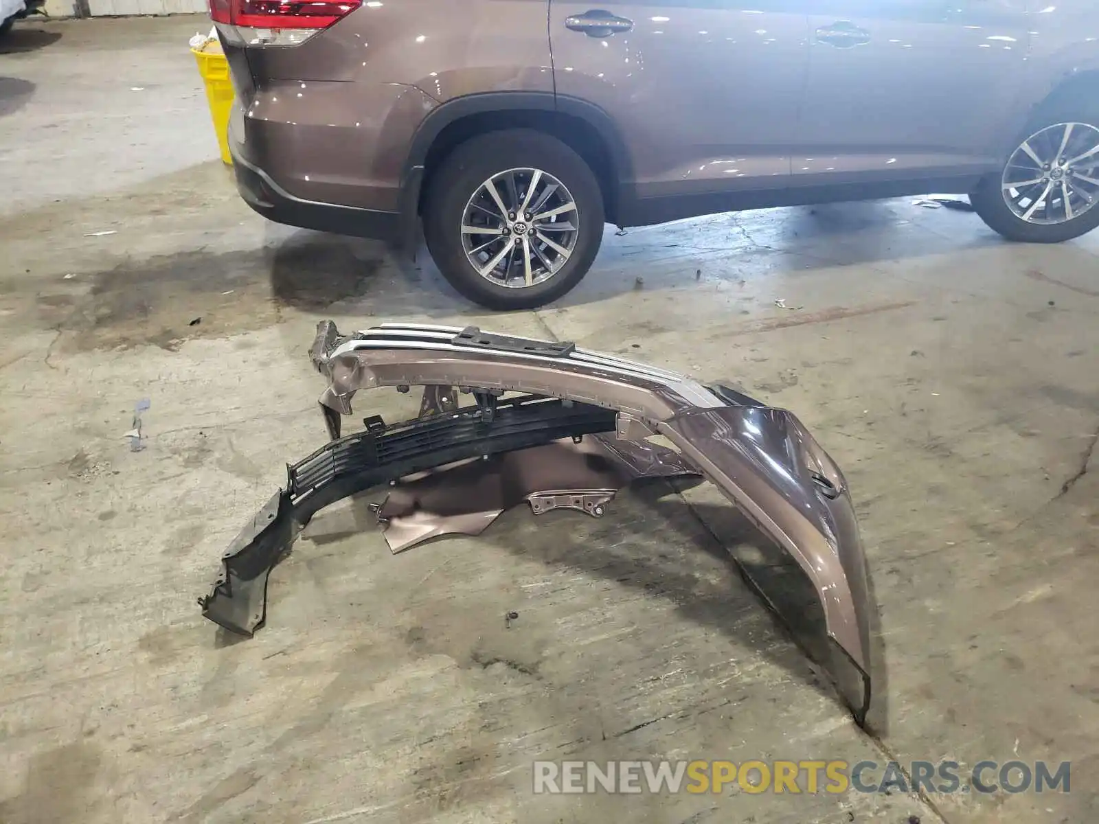 9 Photograph of a damaged car 5TDJZRFH5KS922534 TOYOTA HIGHLANDER 2019