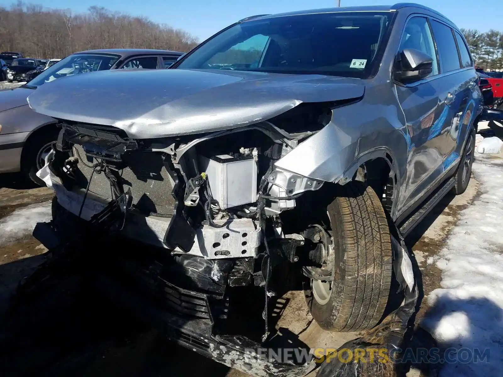 2 Photograph of a damaged car 5TDJZRFH5KS929872 TOYOTA HIGHLANDER 2019