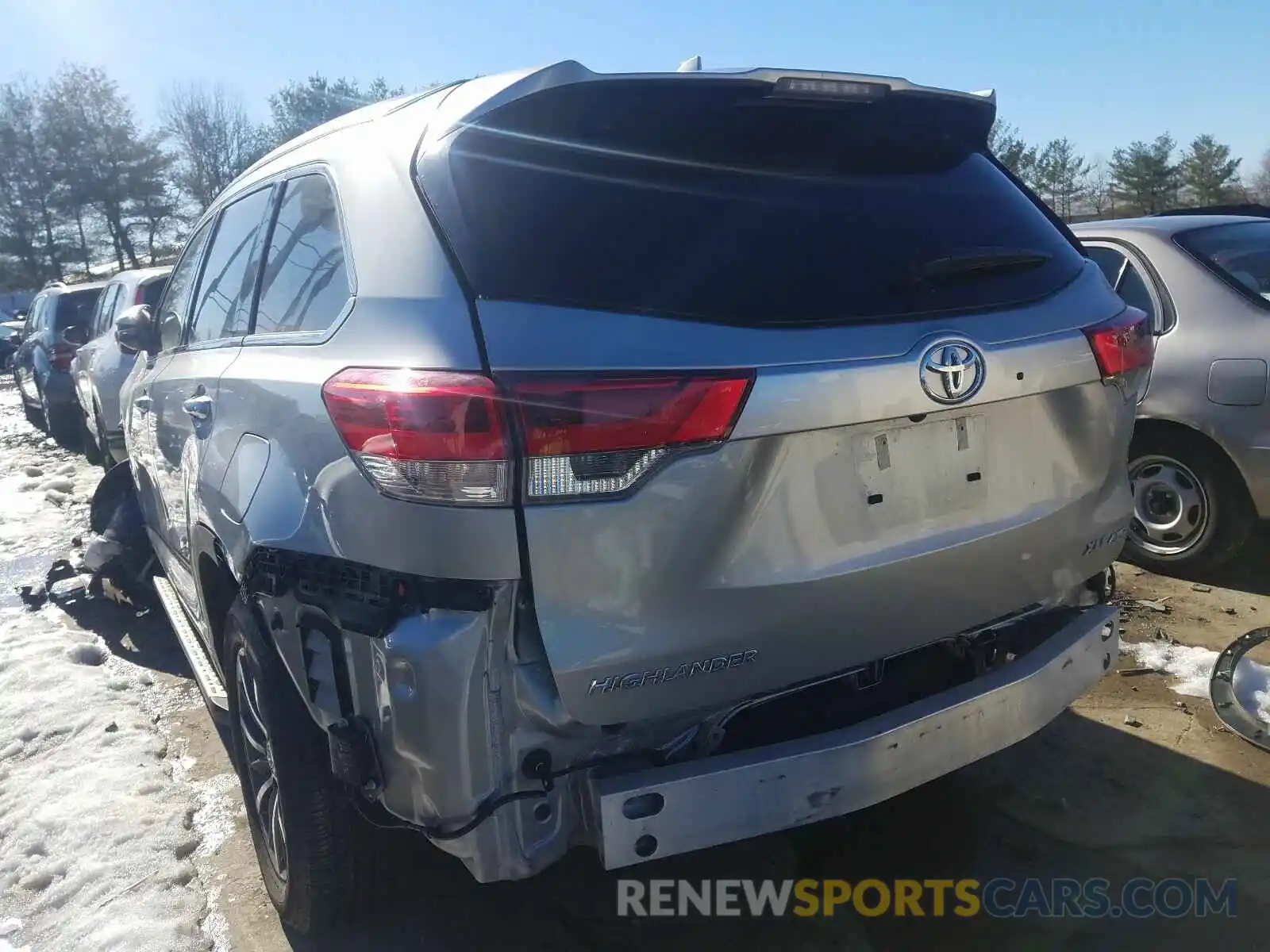 3 Photograph of a damaged car 5TDJZRFH5KS929872 TOYOTA HIGHLANDER 2019