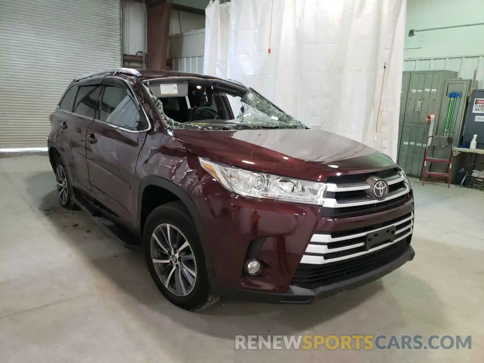 1 Photograph of a damaged car 5TDJZRFH5KS931105 TOYOTA HIGHLANDER 2019