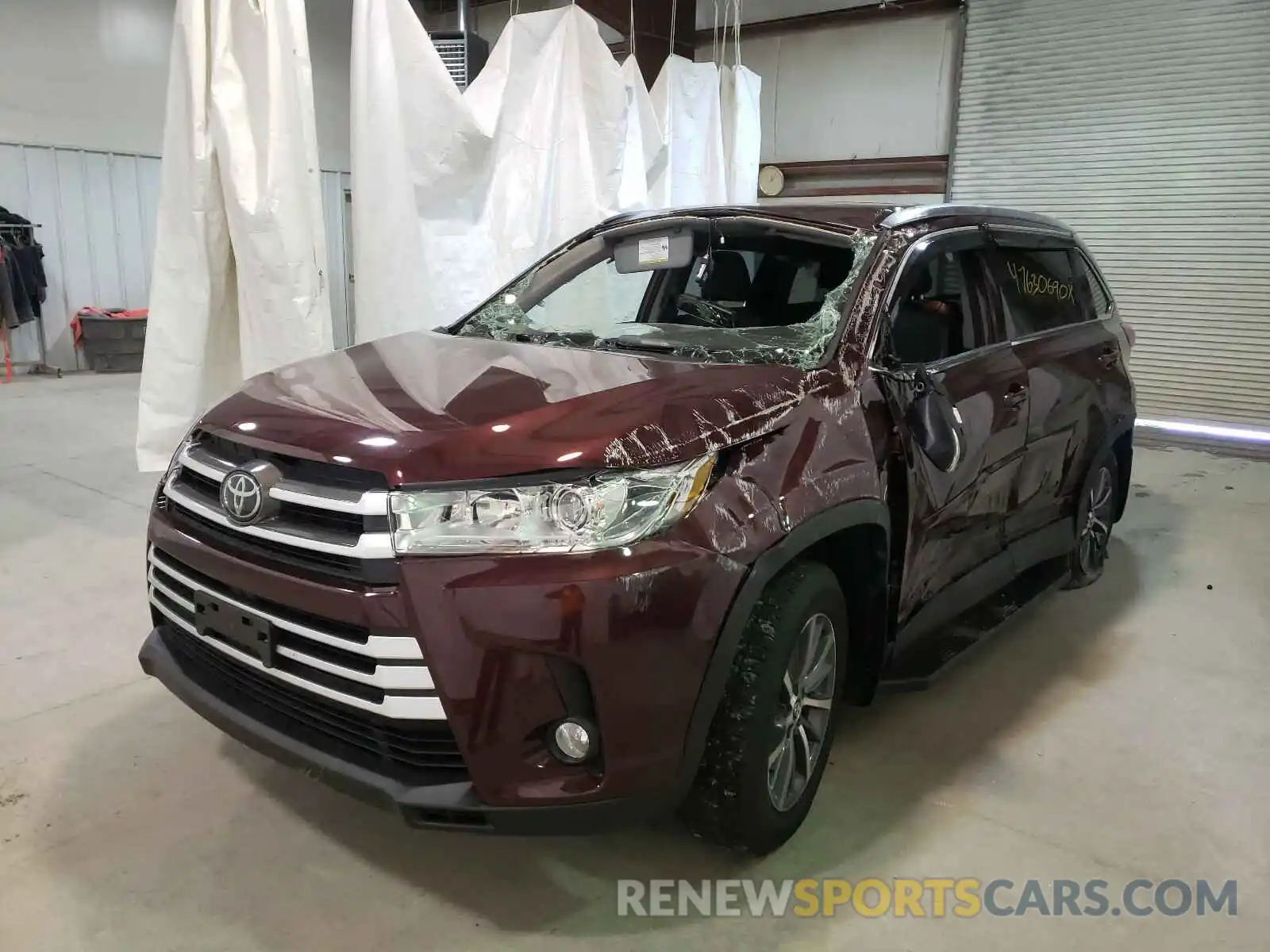 2 Photograph of a damaged car 5TDJZRFH5KS931105 TOYOTA HIGHLANDER 2019