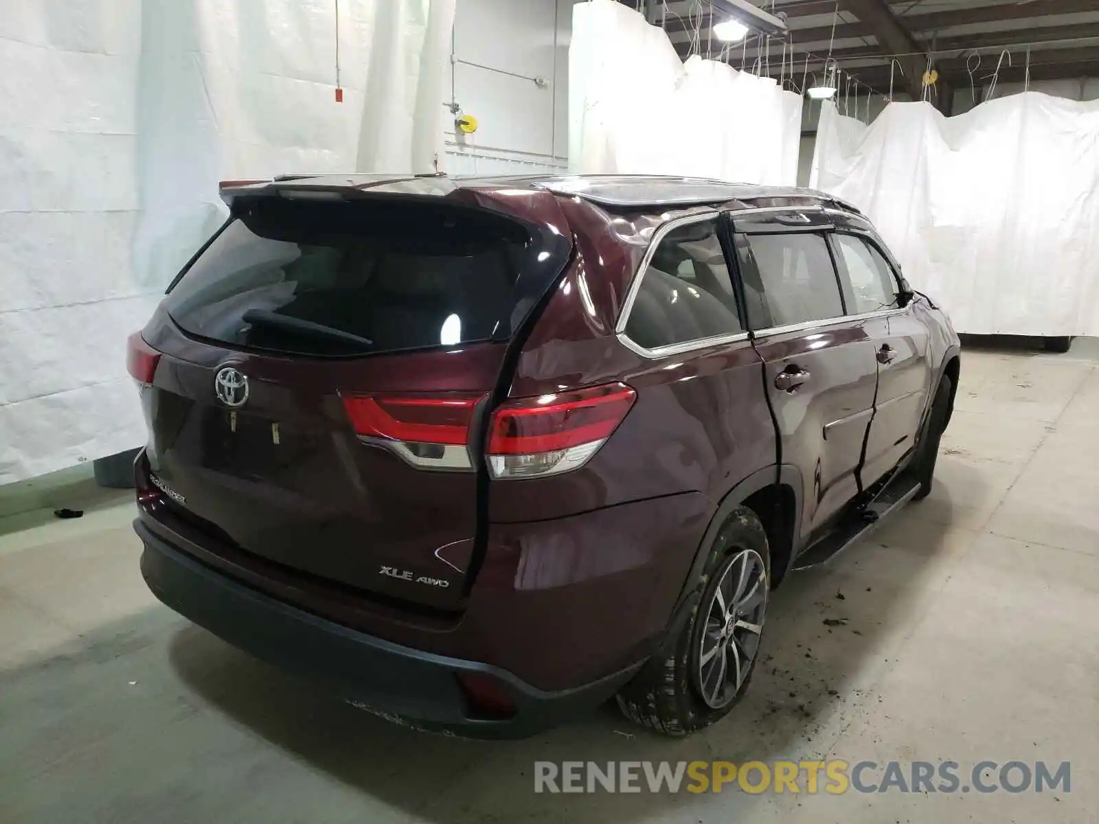 4 Photograph of a damaged car 5TDJZRFH5KS931105 TOYOTA HIGHLANDER 2019