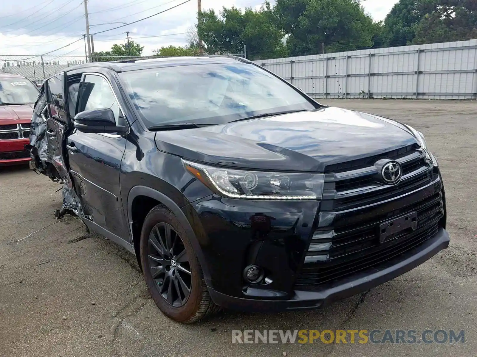 1 Photograph of a damaged car 5TDJZRFH5KS932223 TOYOTA HIGHLANDER 2019