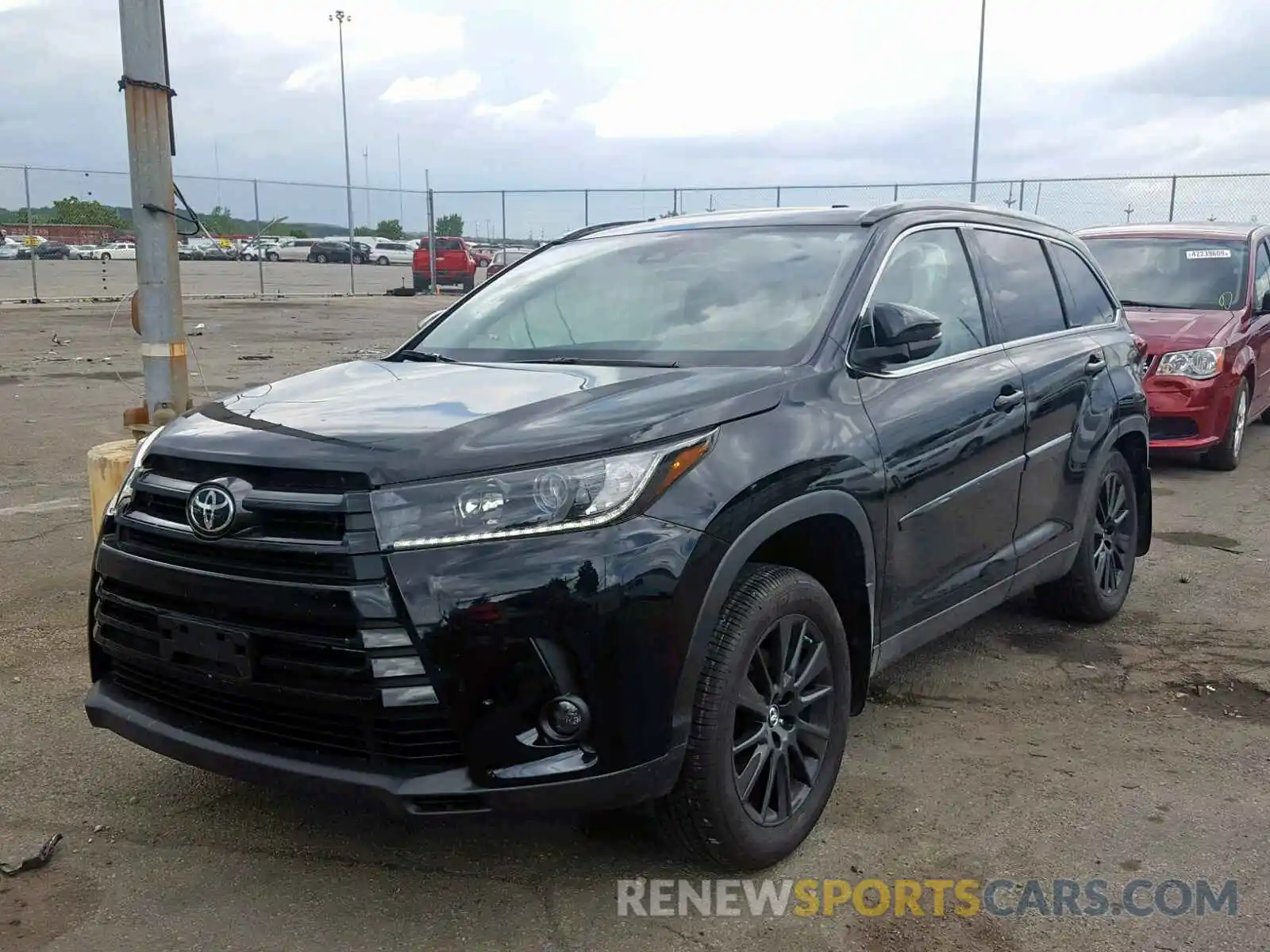 2 Photograph of a damaged car 5TDJZRFH5KS932223 TOYOTA HIGHLANDER 2019