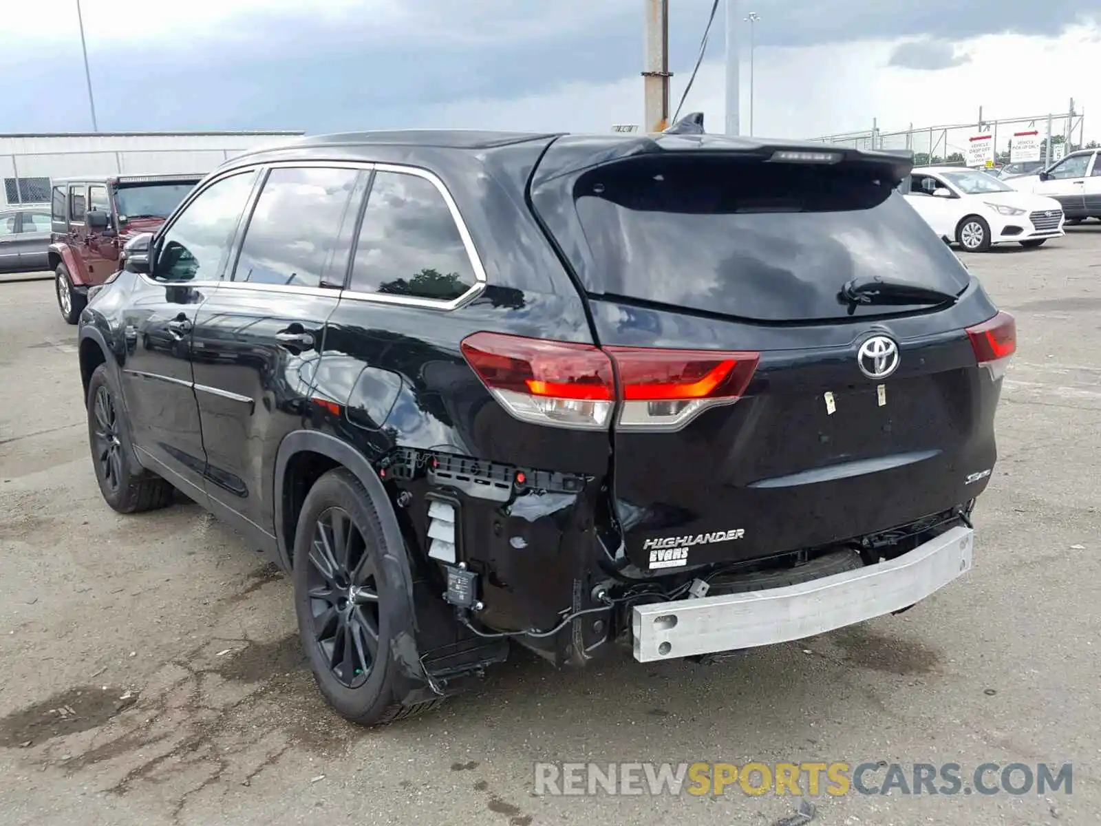 3 Photograph of a damaged car 5TDJZRFH5KS932223 TOYOTA HIGHLANDER 2019