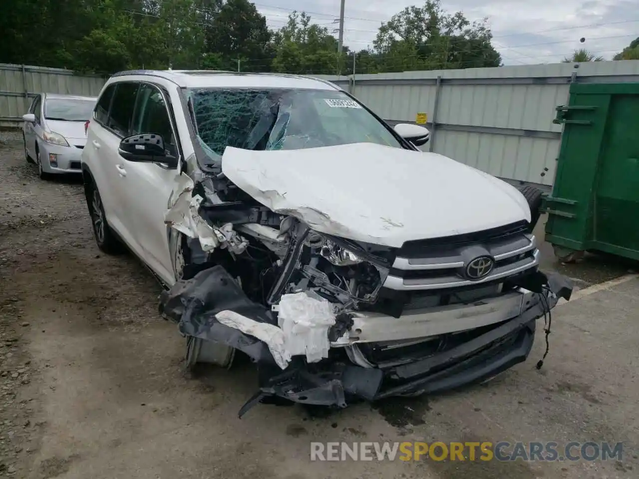 1 Photograph of a damaged car 5TDJZRFH5KS936286 TOYOTA HIGHLANDER 2019