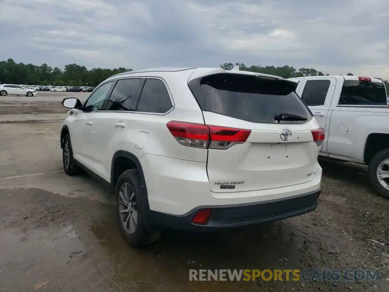 3 Photograph of a damaged car 5TDJZRFH5KS936286 TOYOTA HIGHLANDER 2019