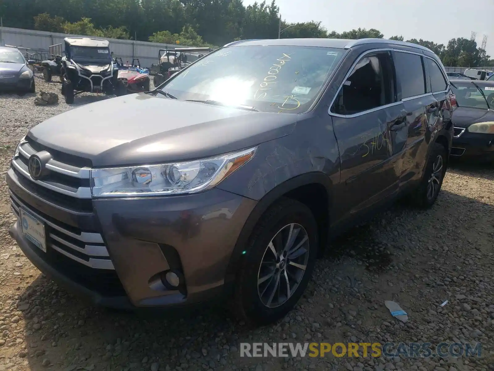 2 Photograph of a damaged car 5TDJZRFH5KS936790 TOYOTA HIGHLANDER 2019