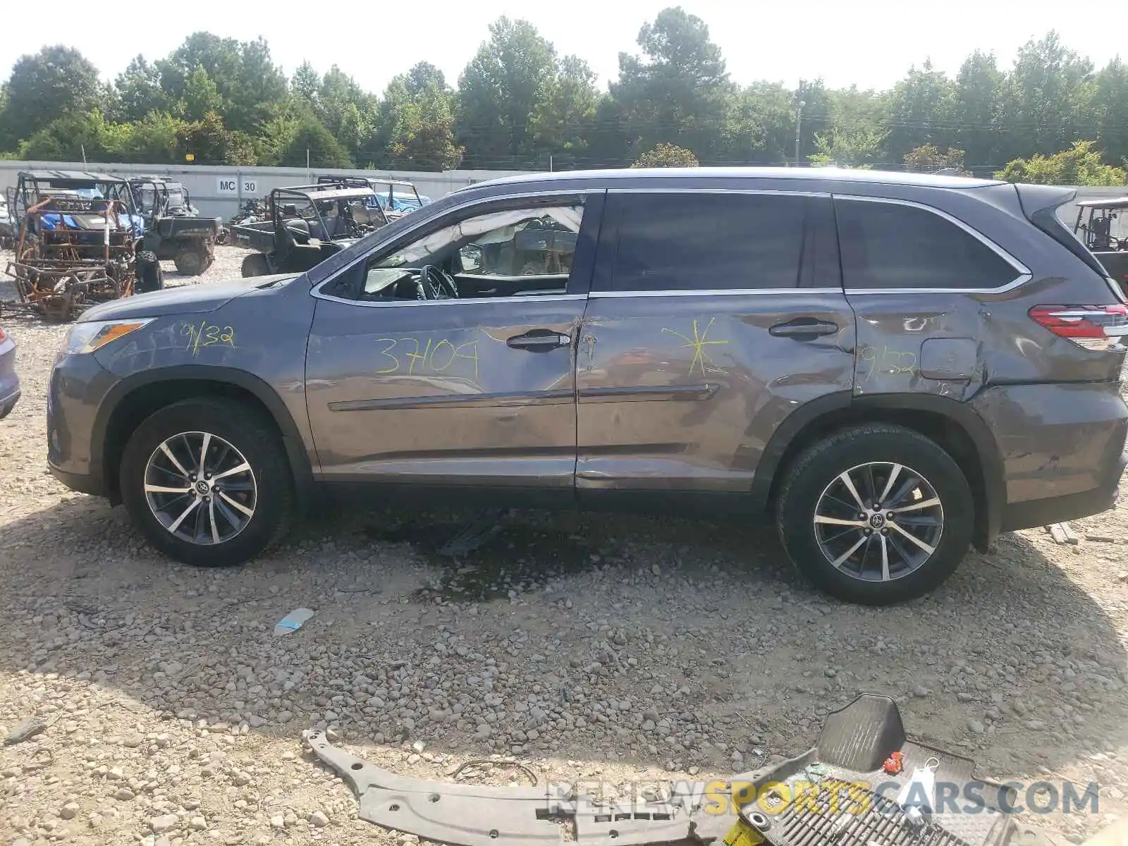 9 Photograph of a damaged car 5TDJZRFH5KS936790 TOYOTA HIGHLANDER 2019