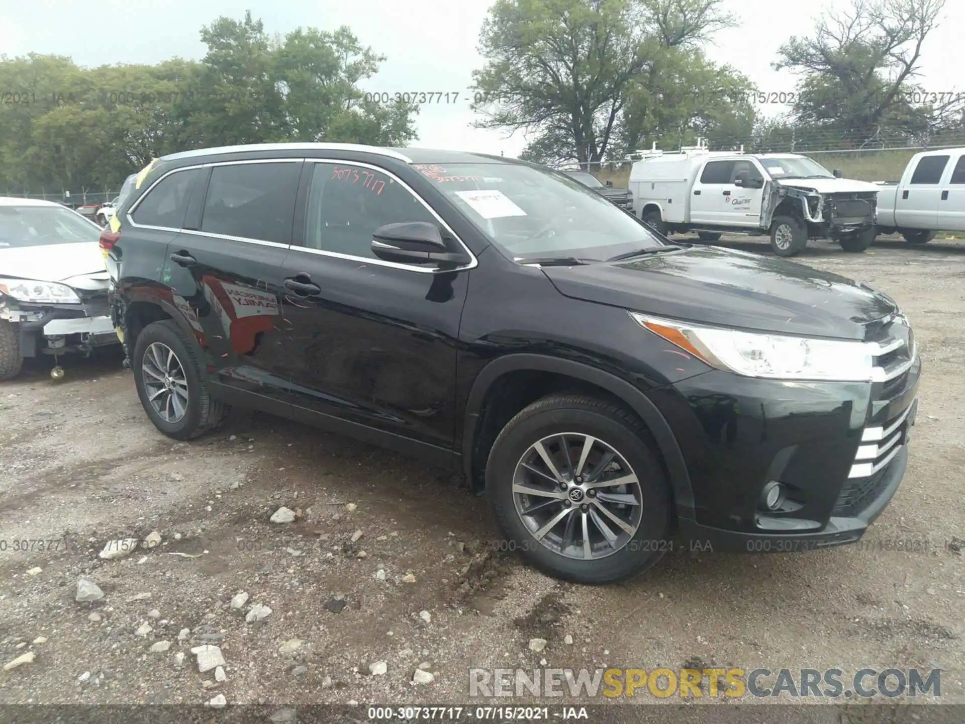 1 Photograph of a damaged car 5TDJZRFH5KS947644 TOYOTA HIGHLANDER 2019