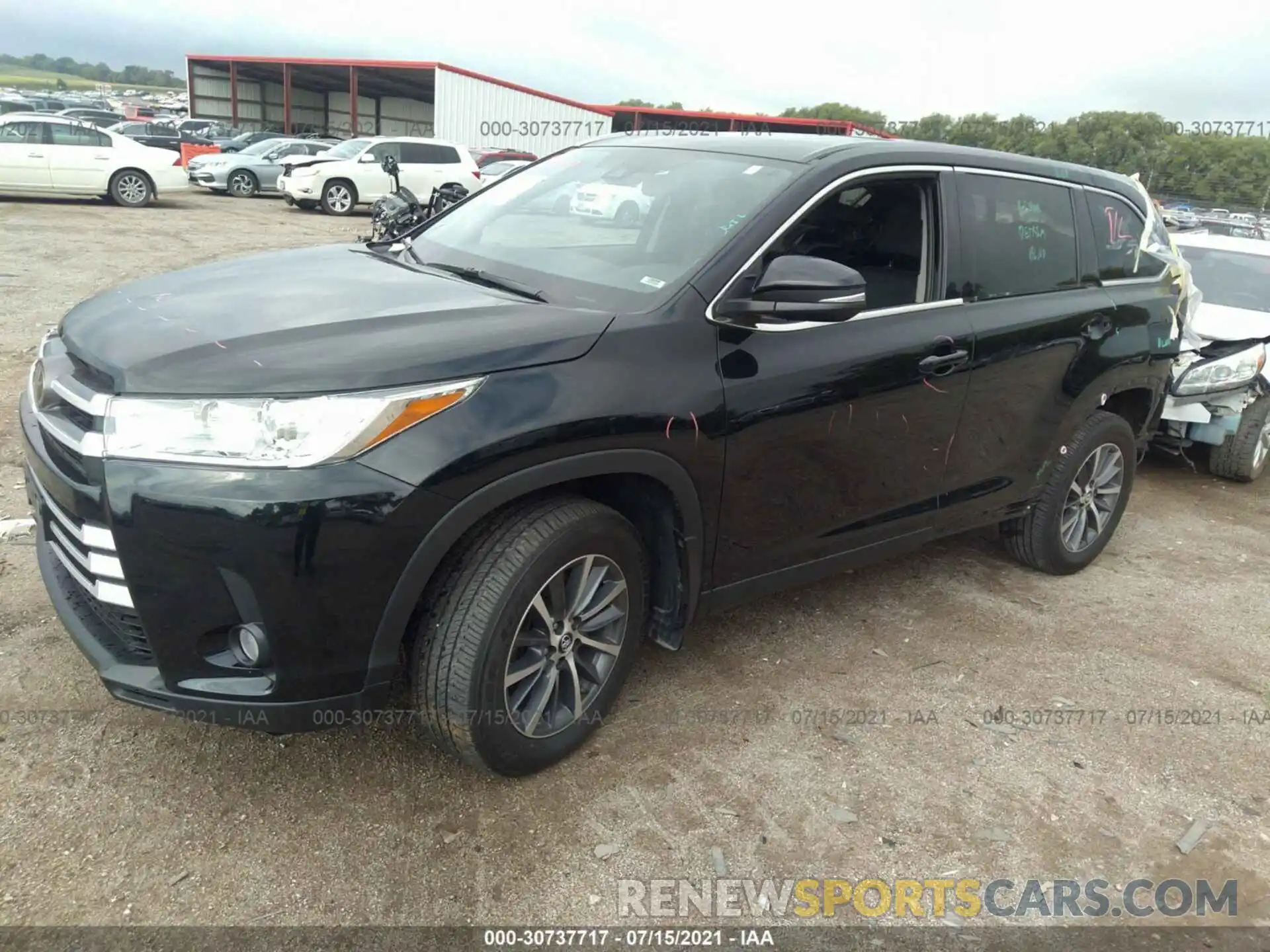 2 Photograph of a damaged car 5TDJZRFH5KS947644 TOYOTA HIGHLANDER 2019