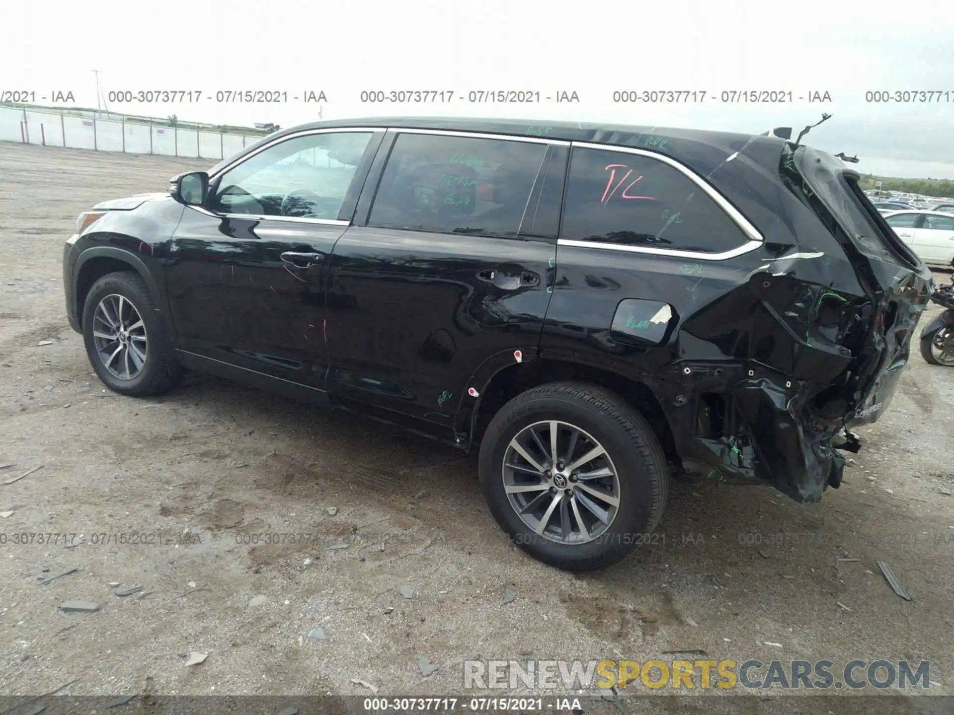 3 Photograph of a damaged car 5TDJZRFH5KS947644 TOYOTA HIGHLANDER 2019