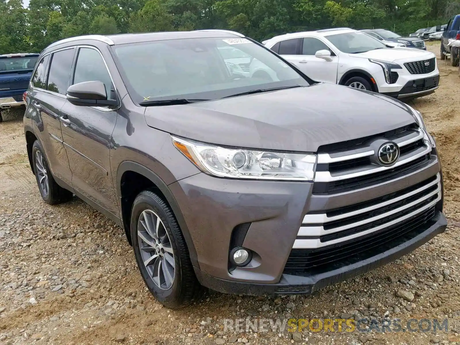 1 Photograph of a damaged car 5TDJZRFH5KS950849 TOYOTA HIGHLANDER 2019