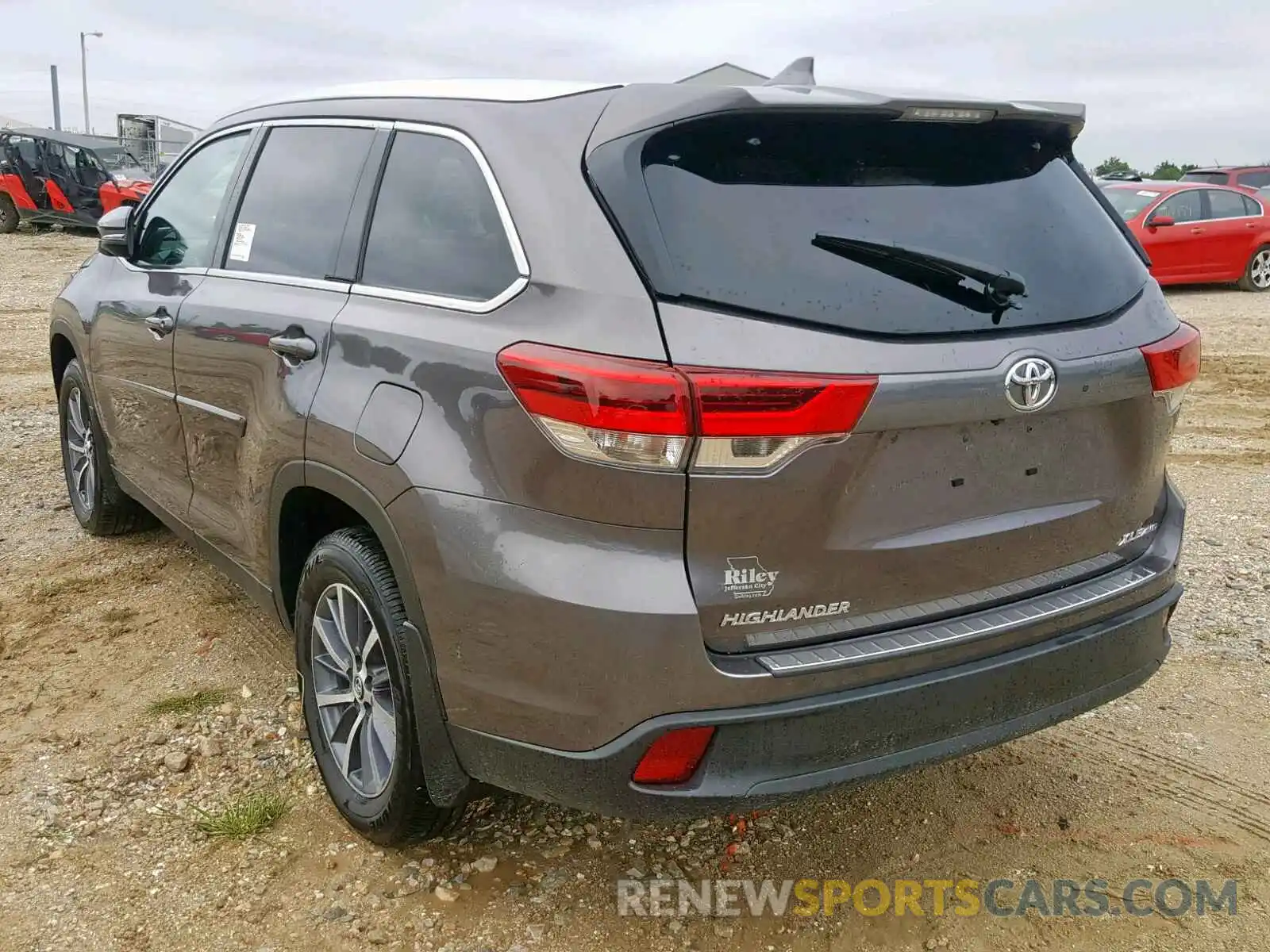 3 Photograph of a damaged car 5TDJZRFH5KS950849 TOYOTA HIGHLANDER 2019