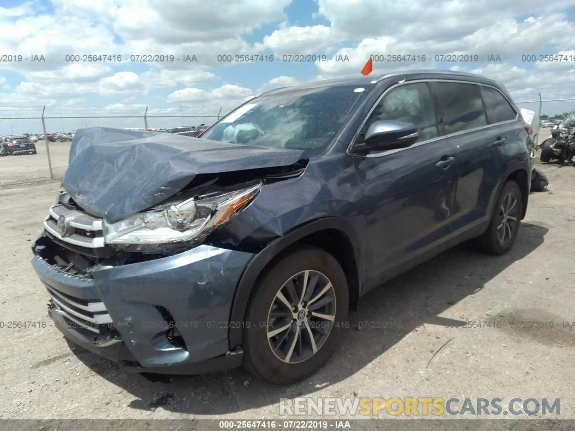 2 Photograph of a damaged car 5TDJZRFH5KS952715 TOYOTA HIGHLANDER 2019