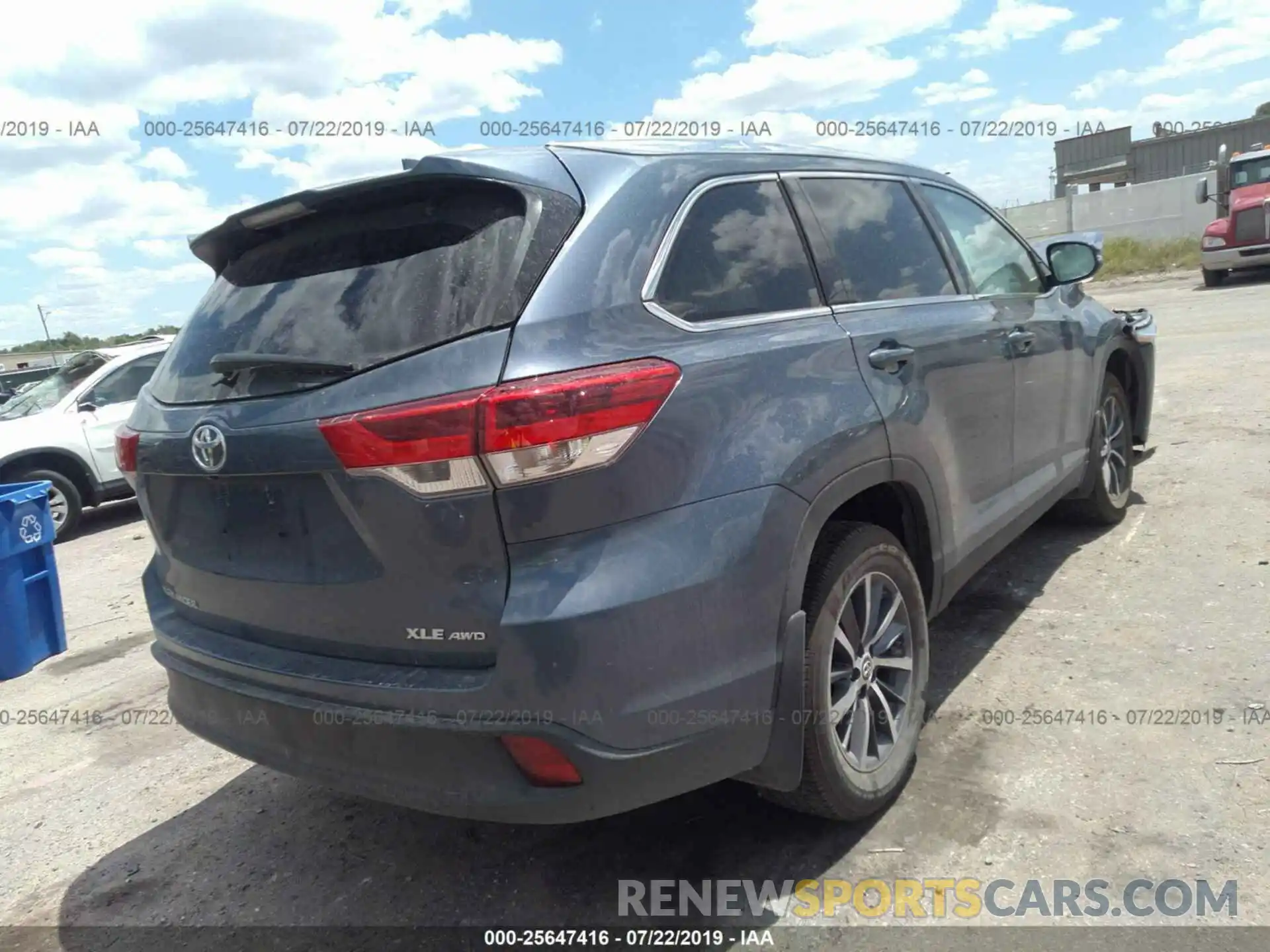 4 Photograph of a damaged car 5TDJZRFH5KS952715 TOYOTA HIGHLANDER 2019