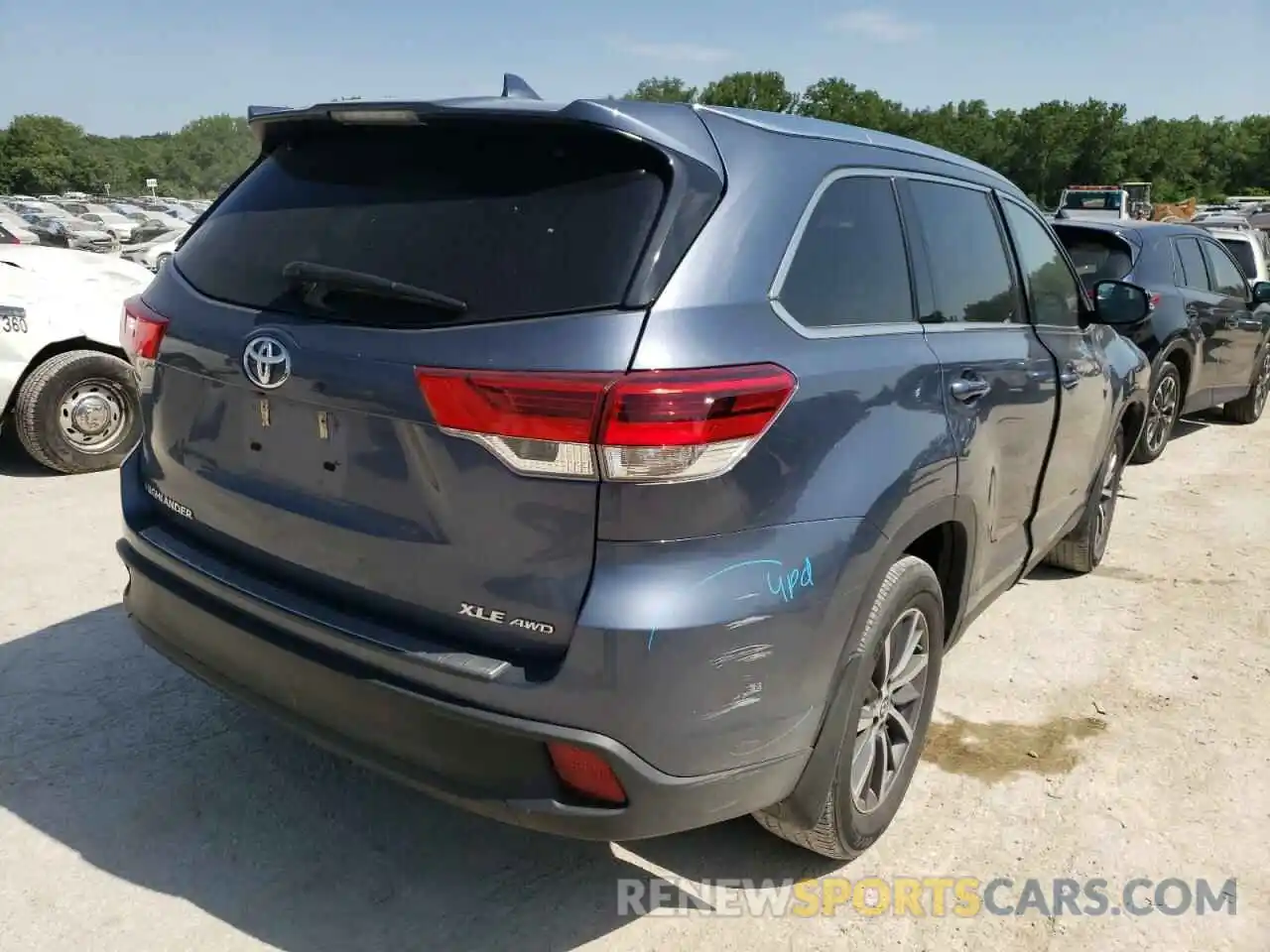 4 Photograph of a damaged car 5TDJZRFH5KS954884 TOYOTA HIGHLANDER 2019