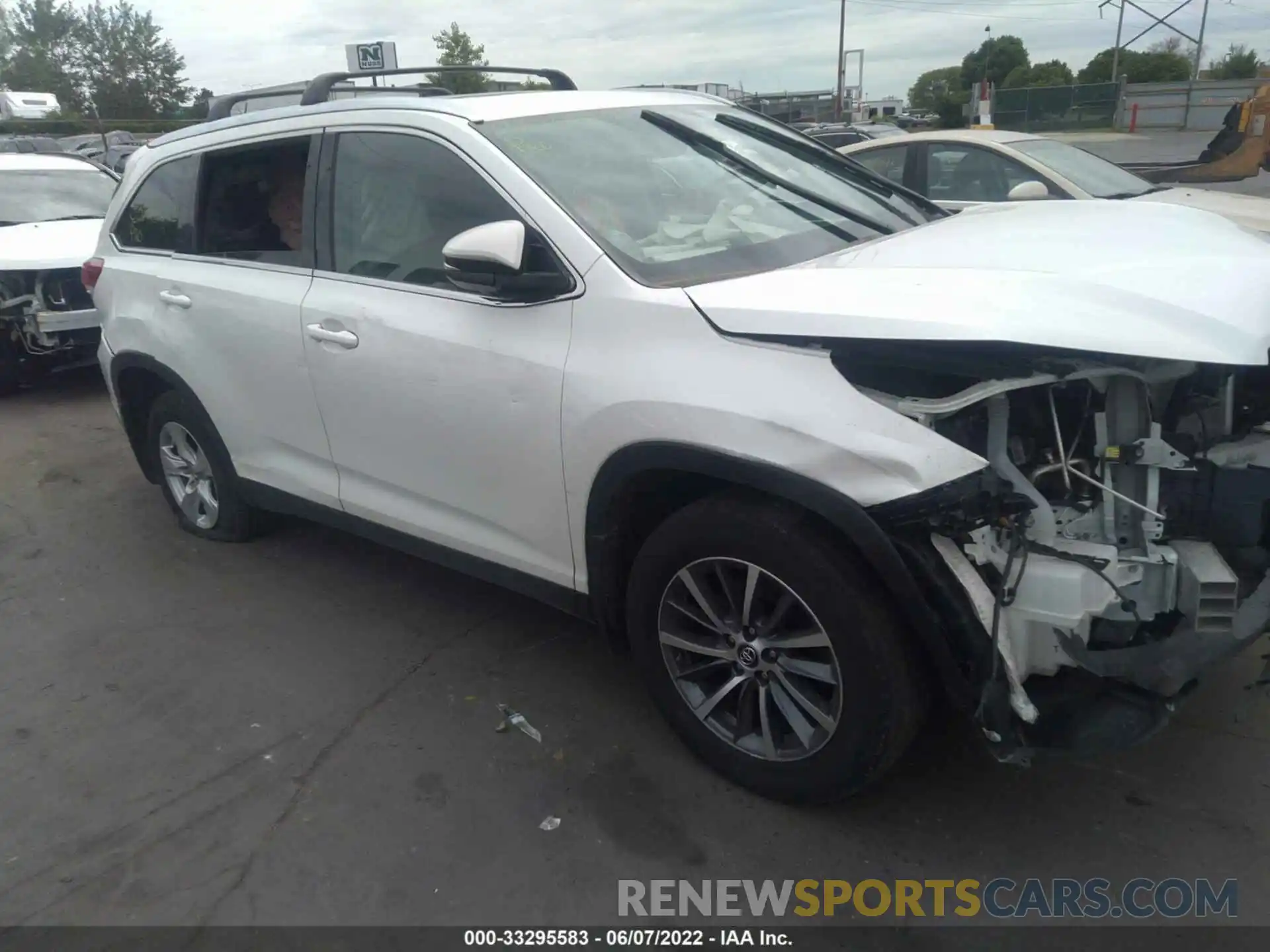 1 Photograph of a damaged car 5TDJZRFH5KS958773 TOYOTA HIGHLANDER 2019