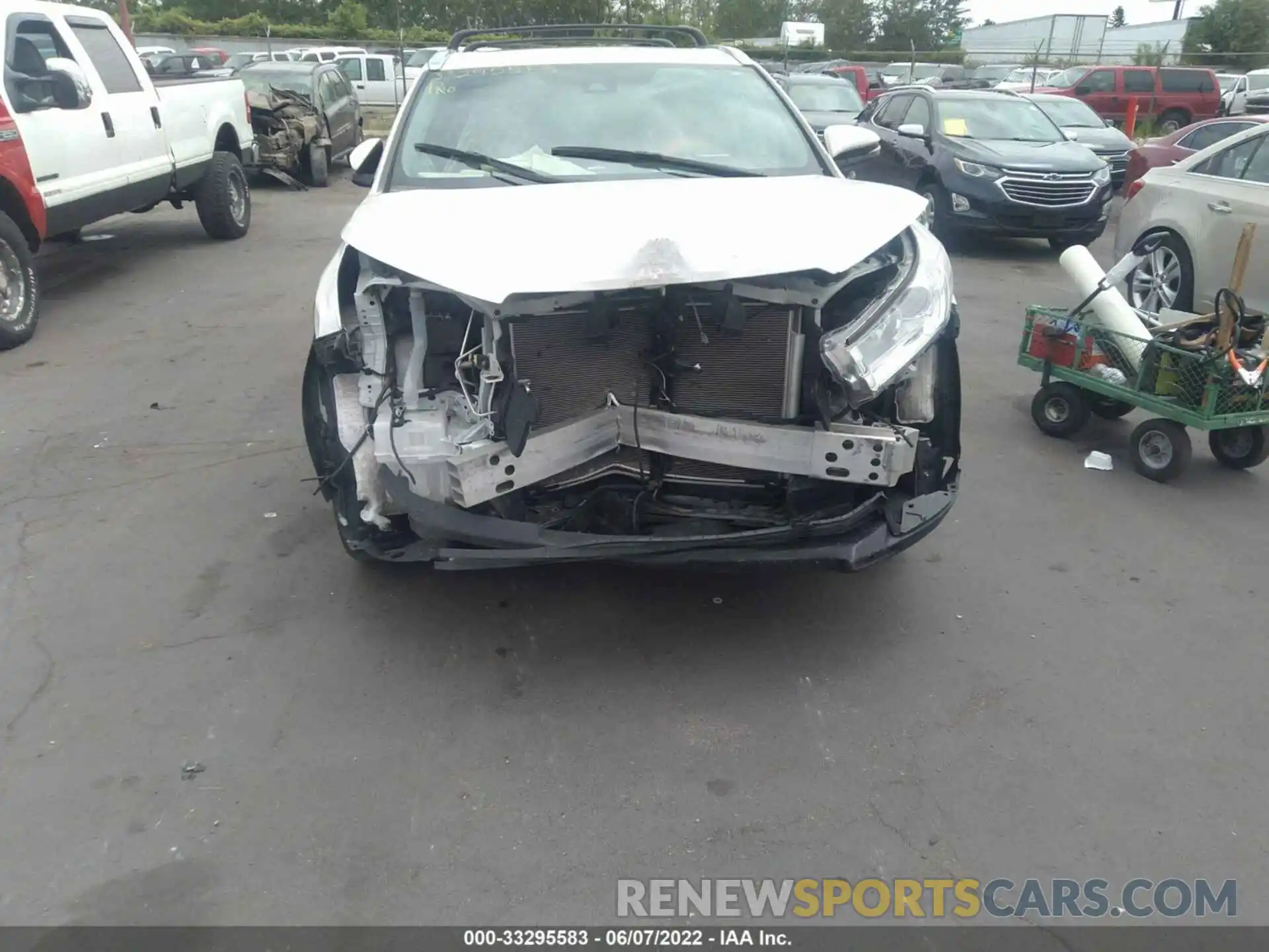 6 Photograph of a damaged car 5TDJZRFH5KS958773 TOYOTA HIGHLANDER 2019