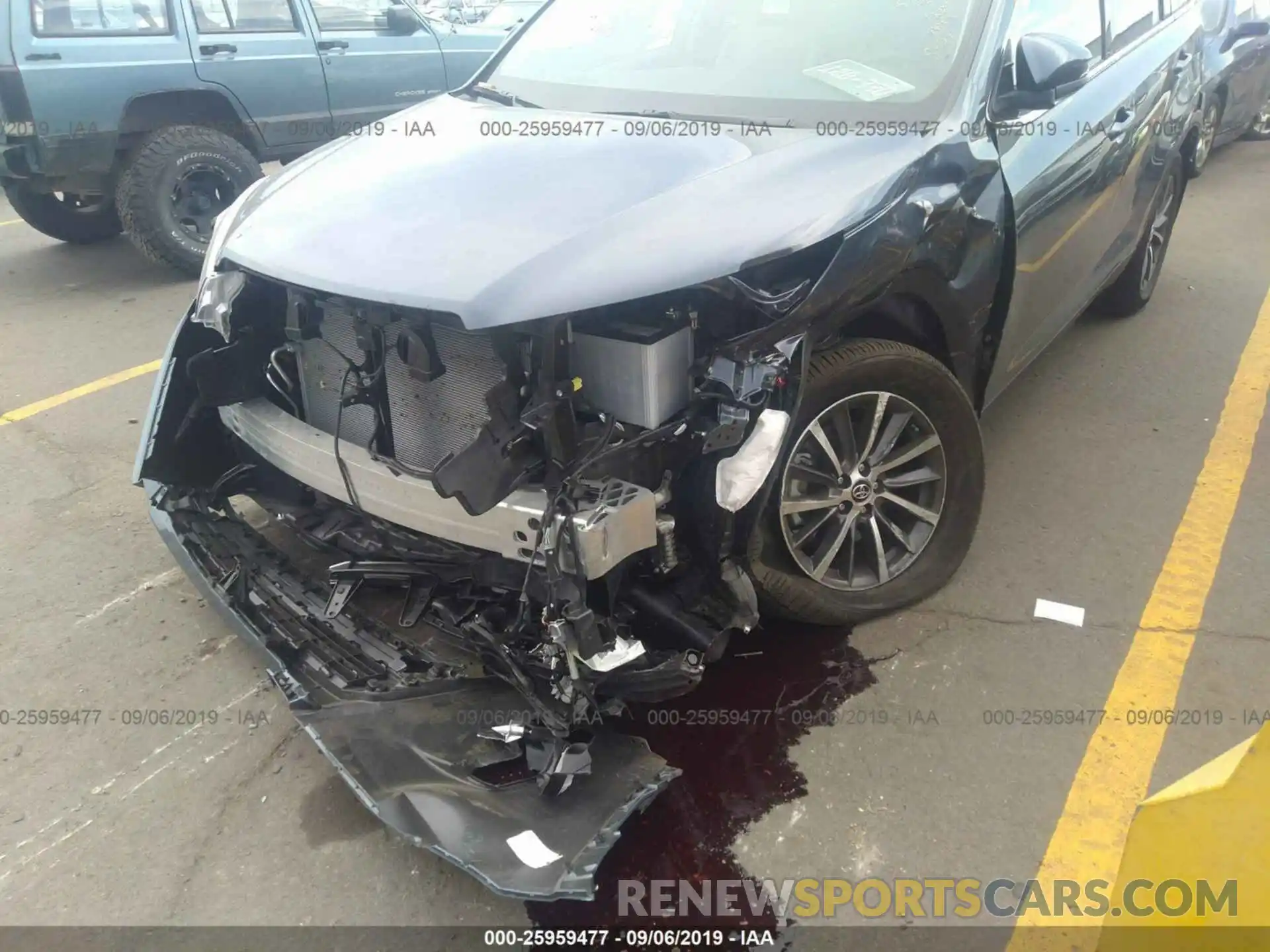 6 Photograph of a damaged car 5TDJZRFH5KS961740 TOYOTA HIGHLANDER 2019