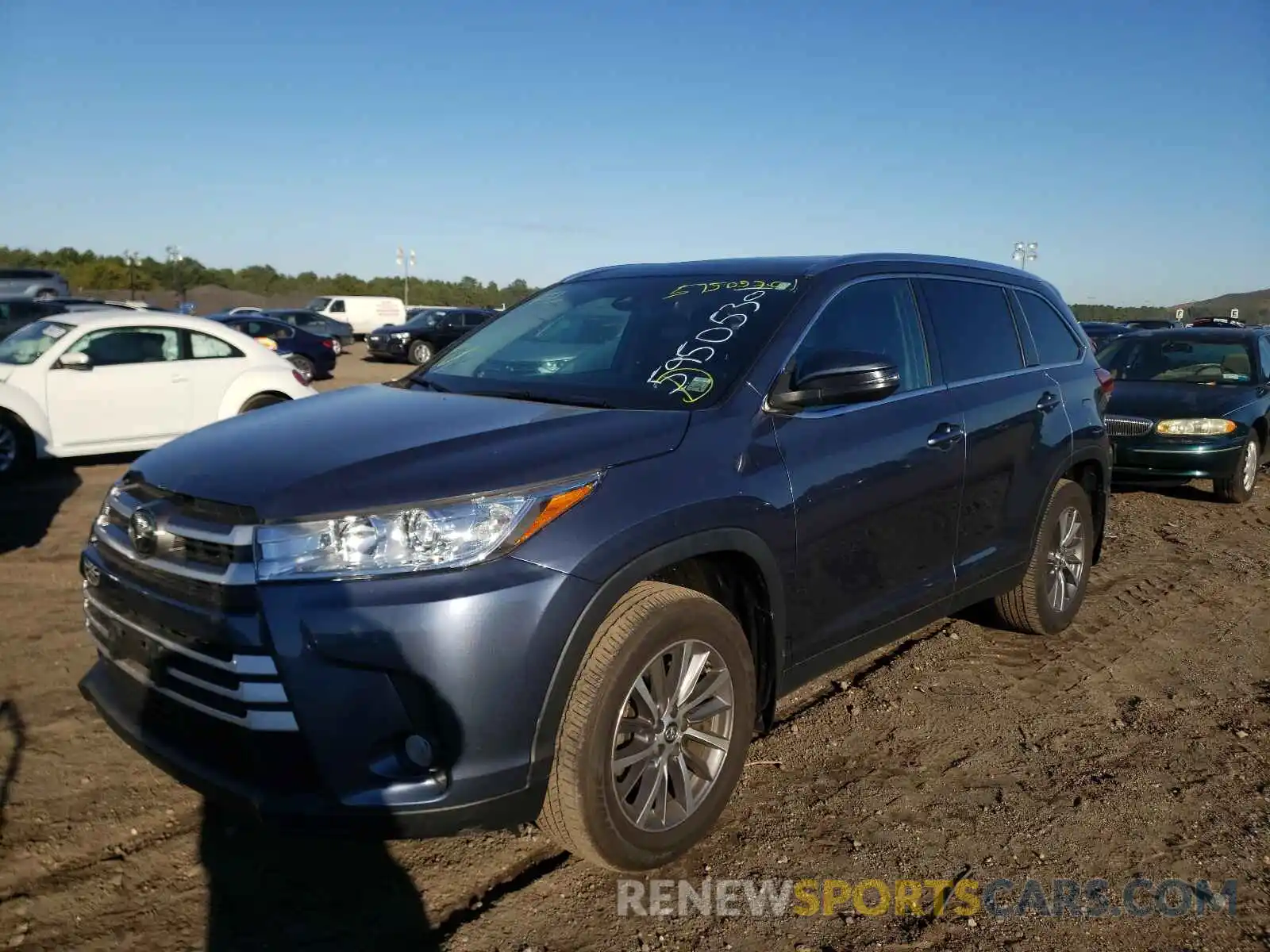 2 Photograph of a damaged car 5TDJZRFH5KS962354 TOYOTA HIGHLANDER 2019