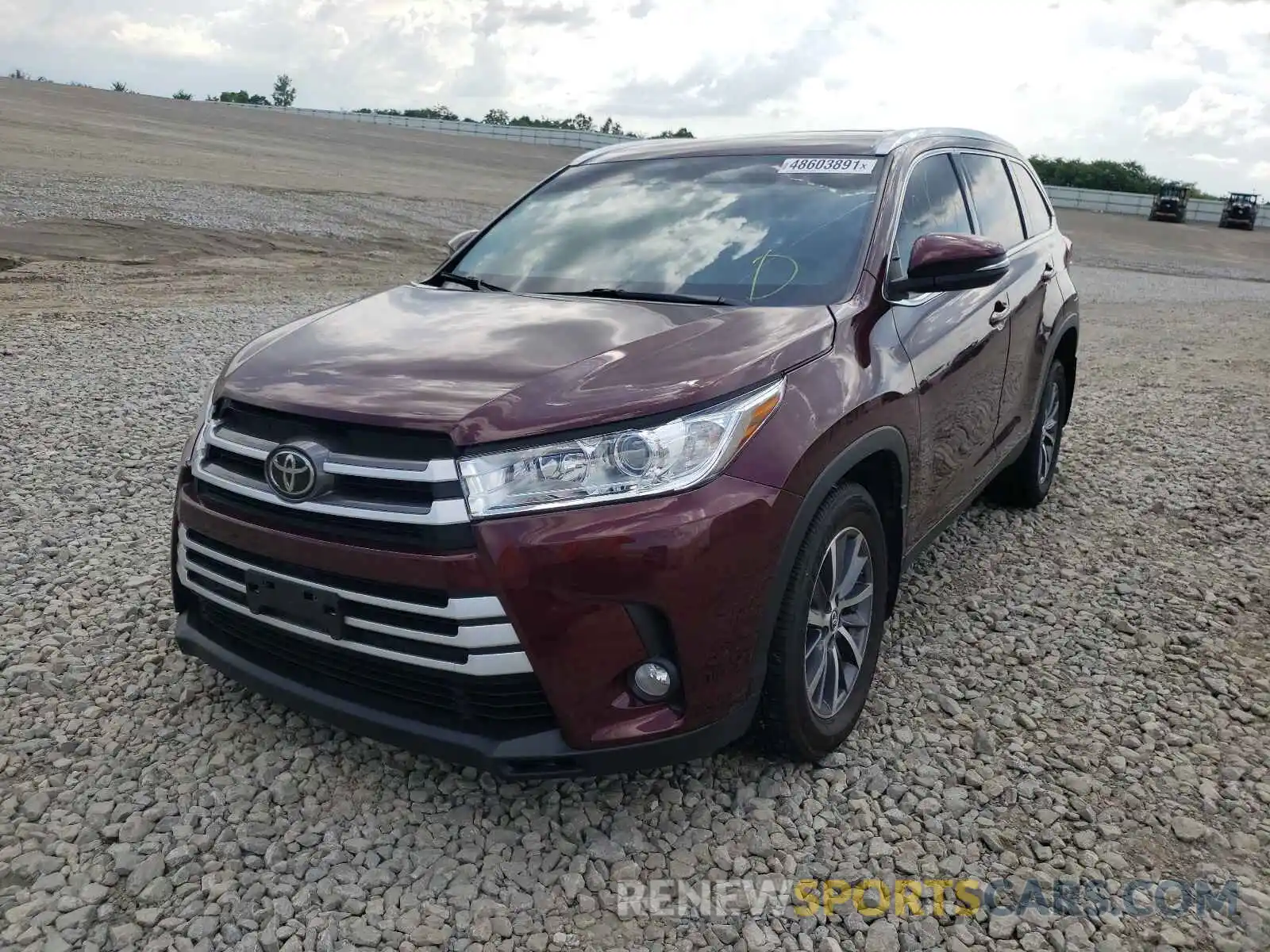 2 Photograph of a damaged car 5TDJZRFH5KS970289 TOYOTA HIGHLANDER 2019