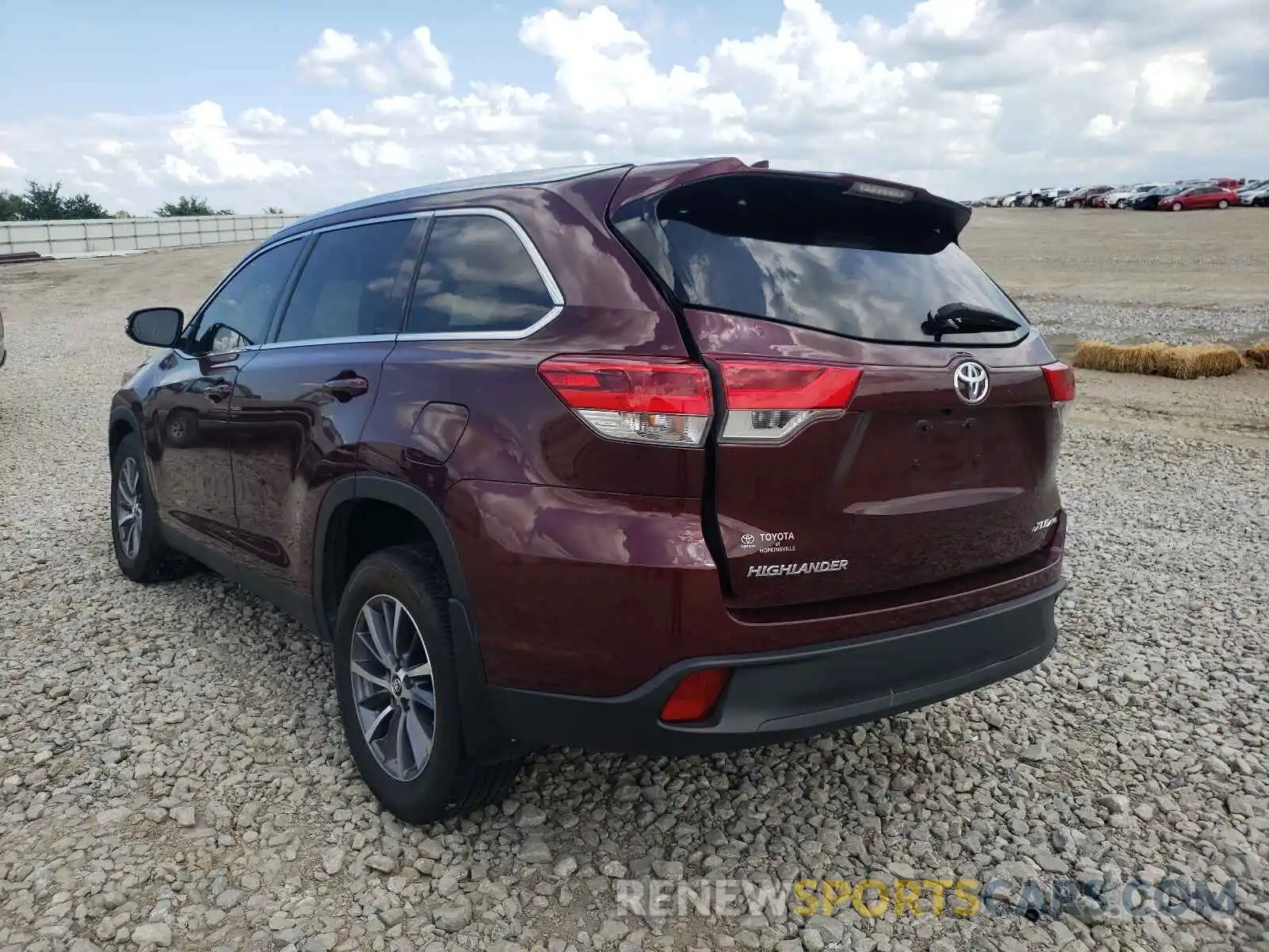 3 Photograph of a damaged car 5TDJZRFH5KS970289 TOYOTA HIGHLANDER 2019