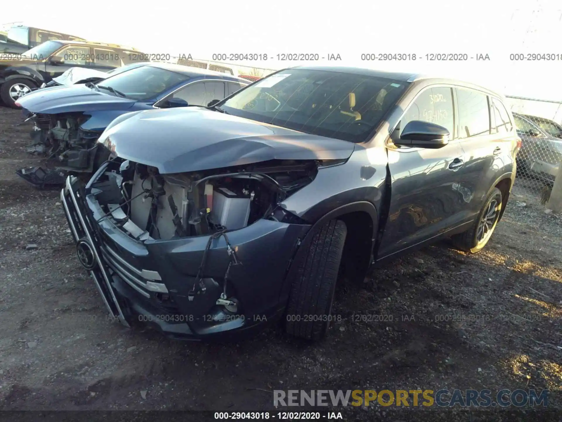 2 Photograph of a damaged car 5TDJZRFH5KS974150 TOYOTA HIGHLANDER 2019