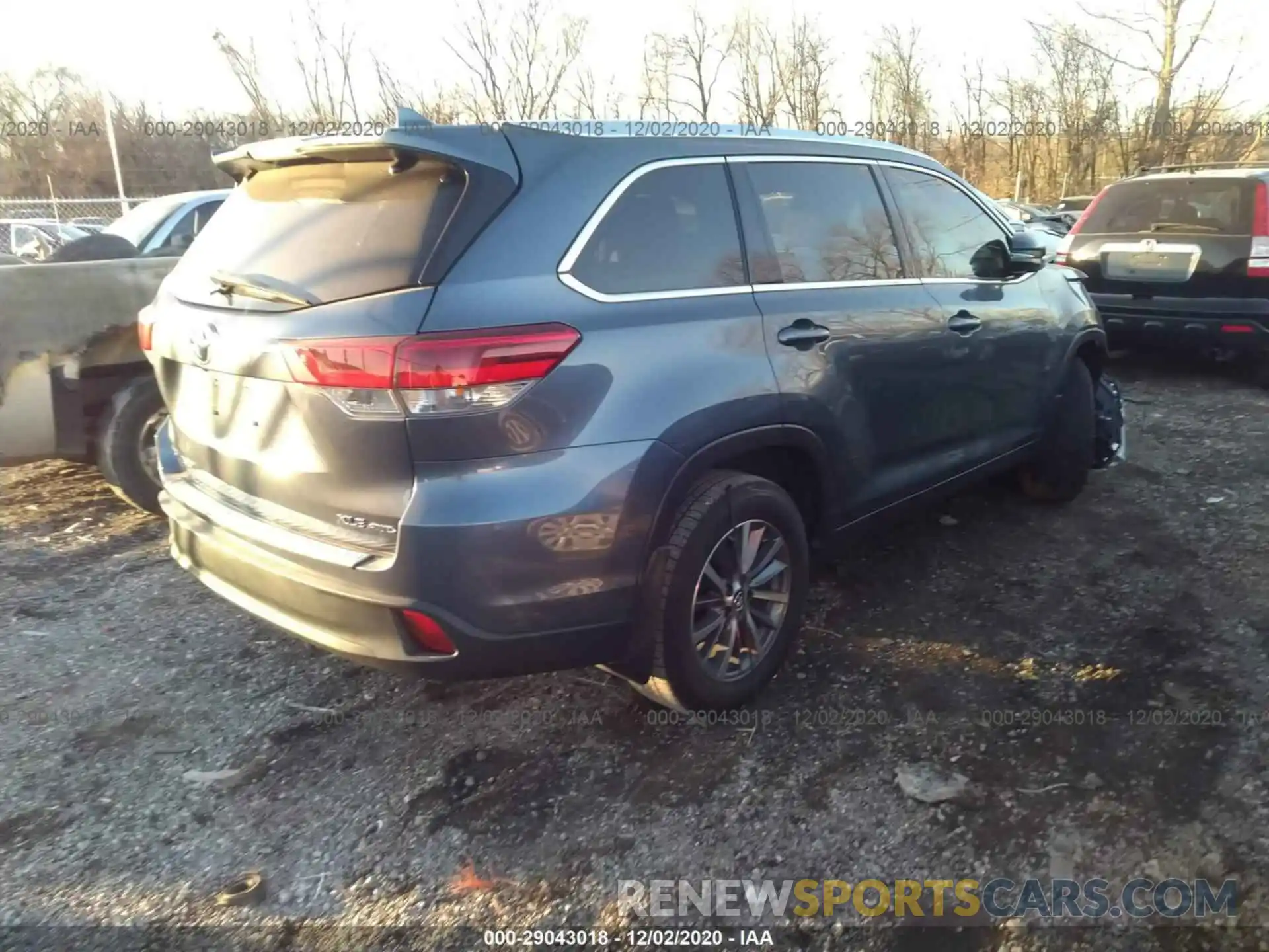 4 Photograph of a damaged car 5TDJZRFH5KS974150 TOYOTA HIGHLANDER 2019