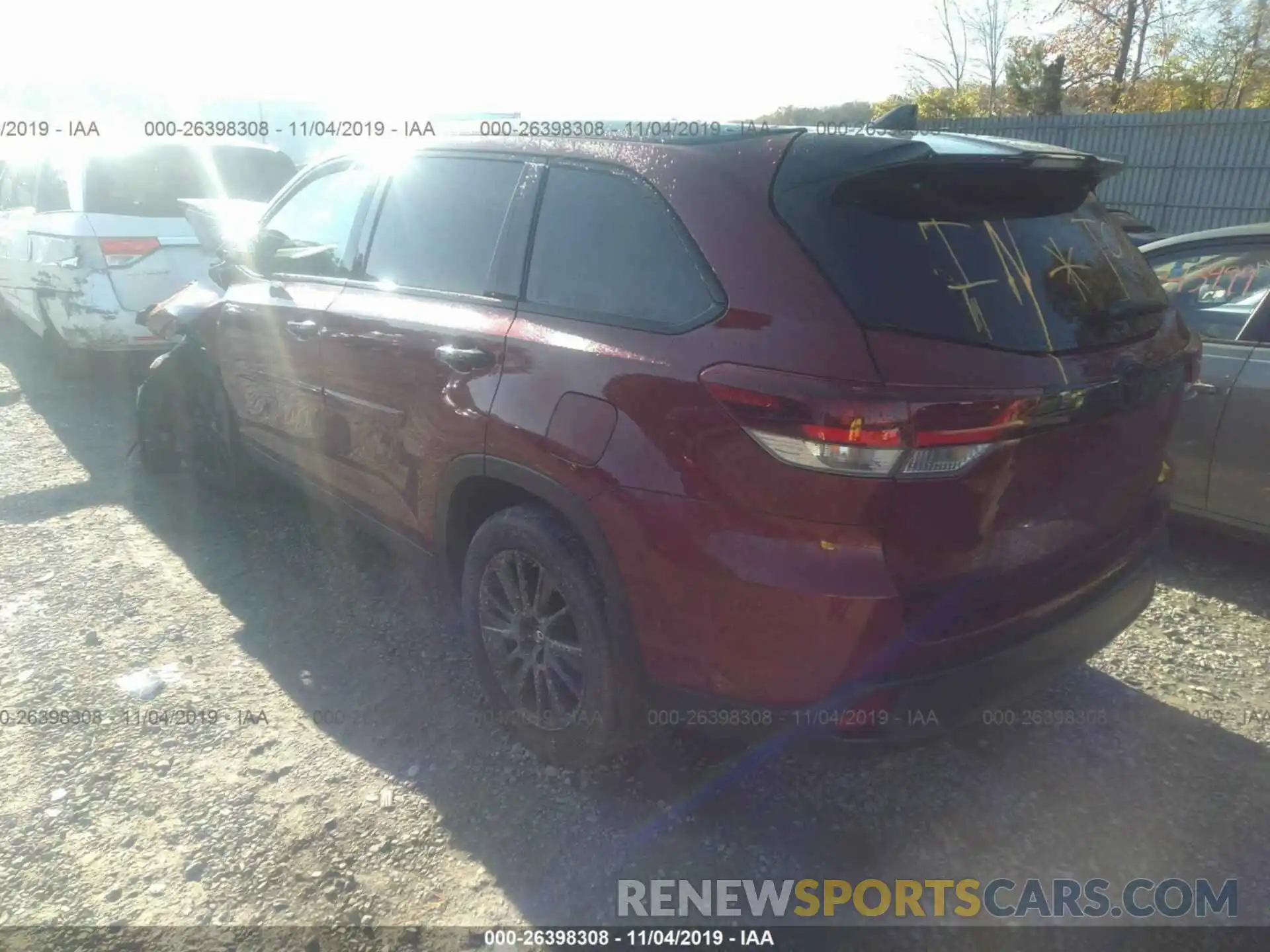 3 Photograph of a damaged car 5TDJZRFH5KS976397 TOYOTA HIGHLANDER 2019