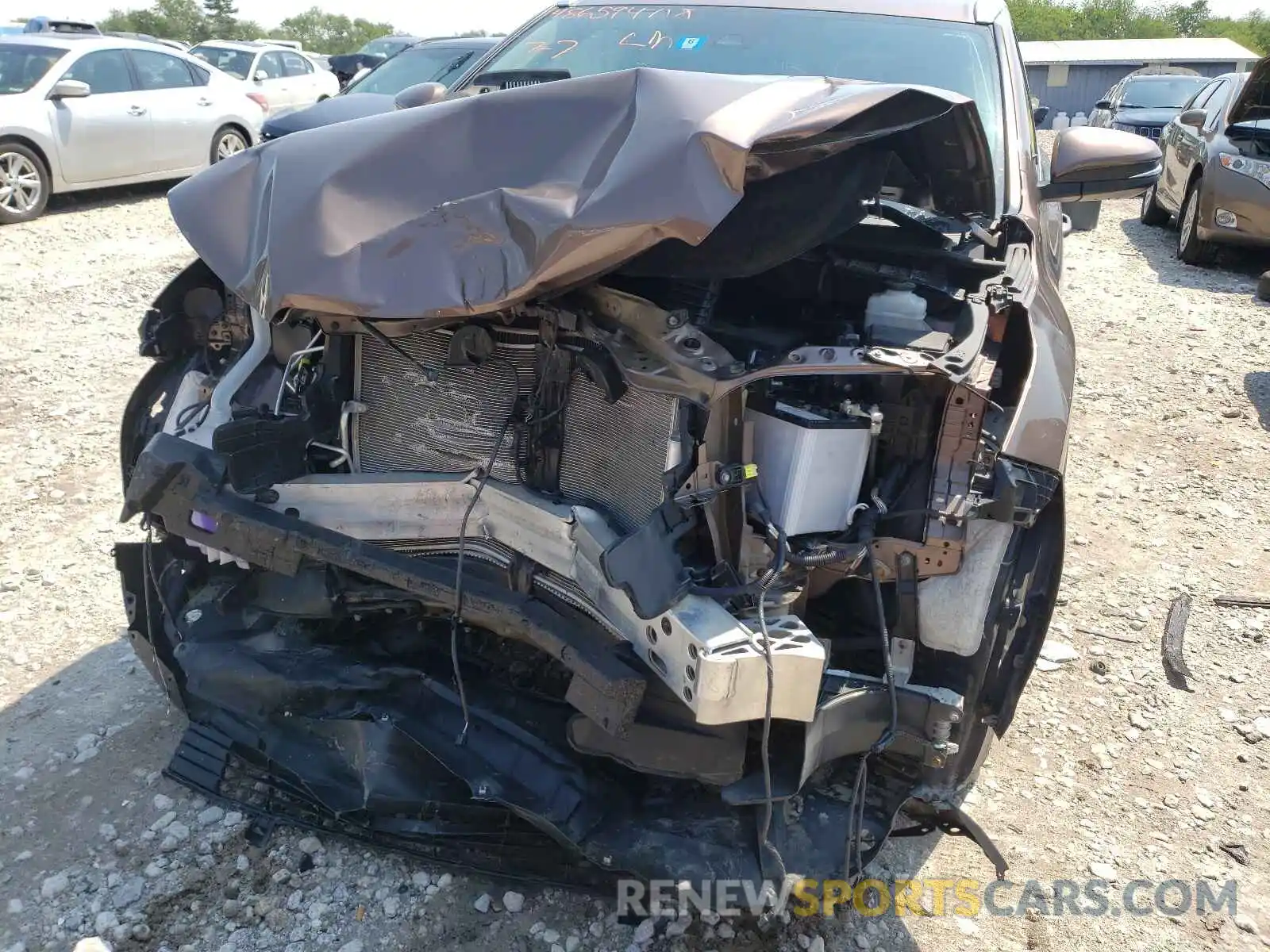 9 Photograph of a damaged car 5TDJZRFH5KS983270 TOYOTA HIGHLANDER 2019