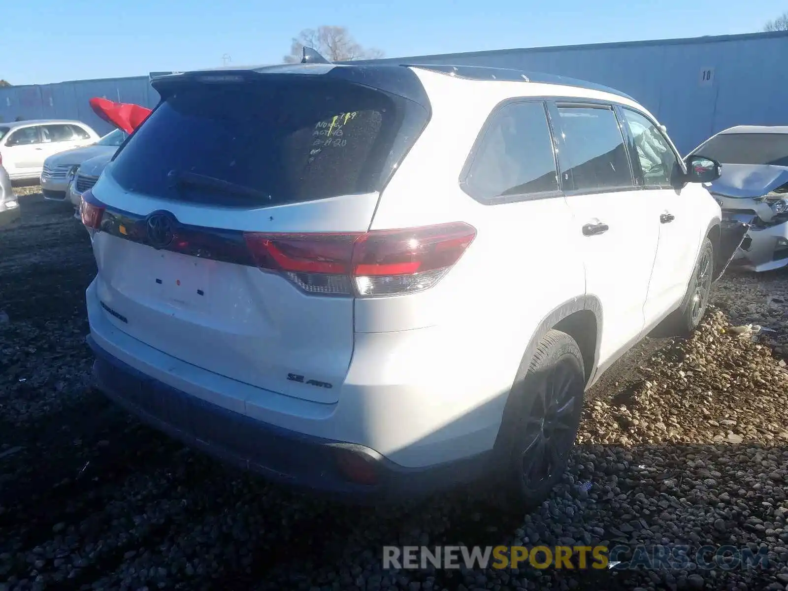 4 Photograph of a damaged car 5TDJZRFH5KS987223 TOYOTA HIGHLANDER 2019