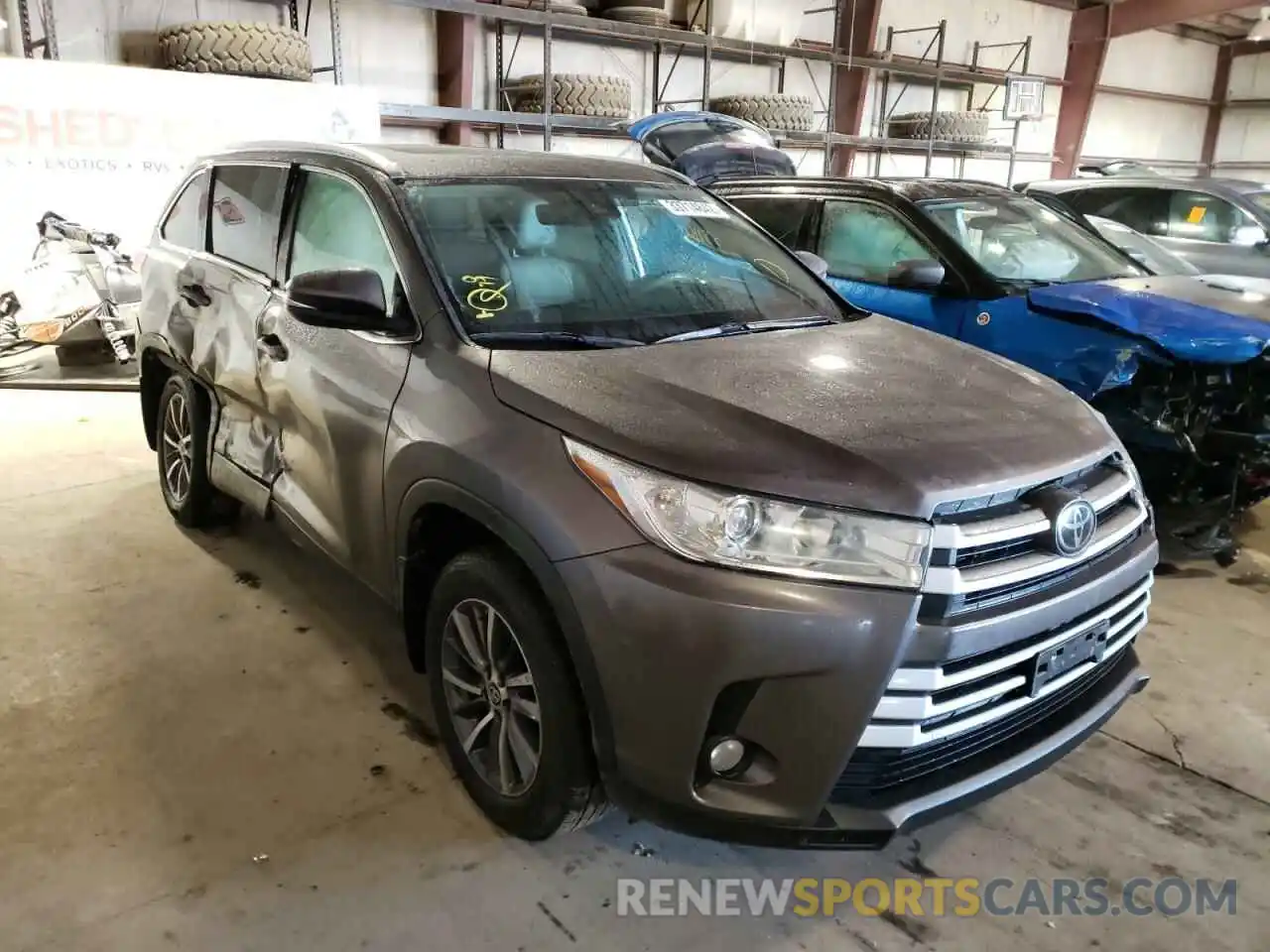 1 Photograph of a damaged car 5TDJZRFH5KS990218 TOYOTA HIGHLANDER 2019