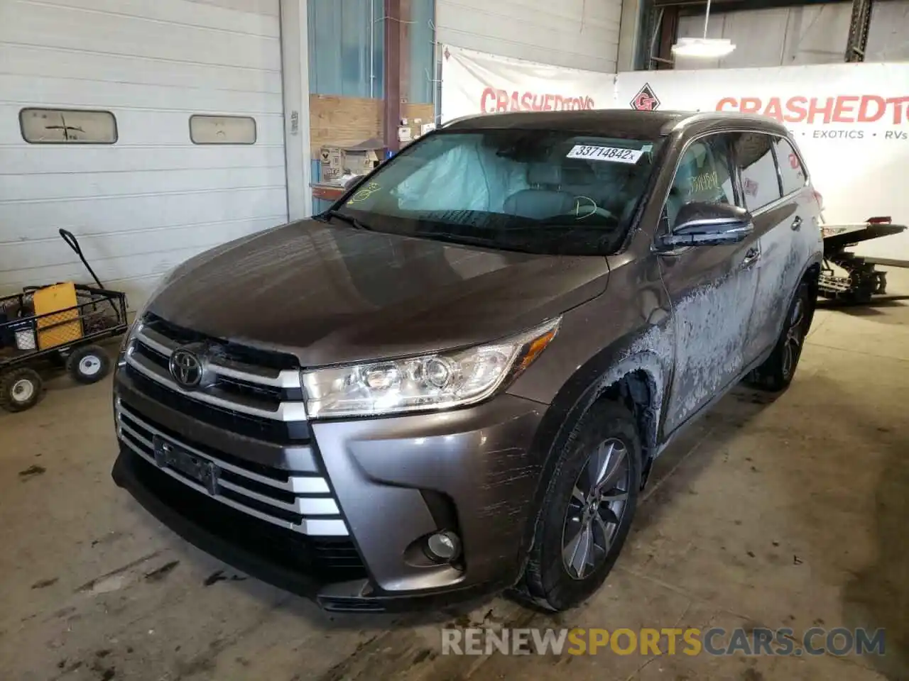 2 Photograph of a damaged car 5TDJZRFH5KS990218 TOYOTA HIGHLANDER 2019