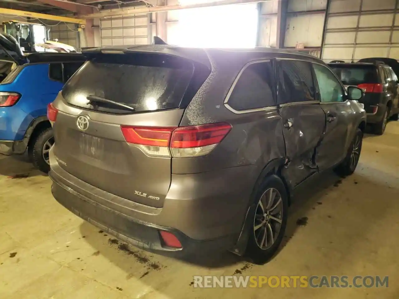 4 Photograph of a damaged car 5TDJZRFH5KS990218 TOYOTA HIGHLANDER 2019