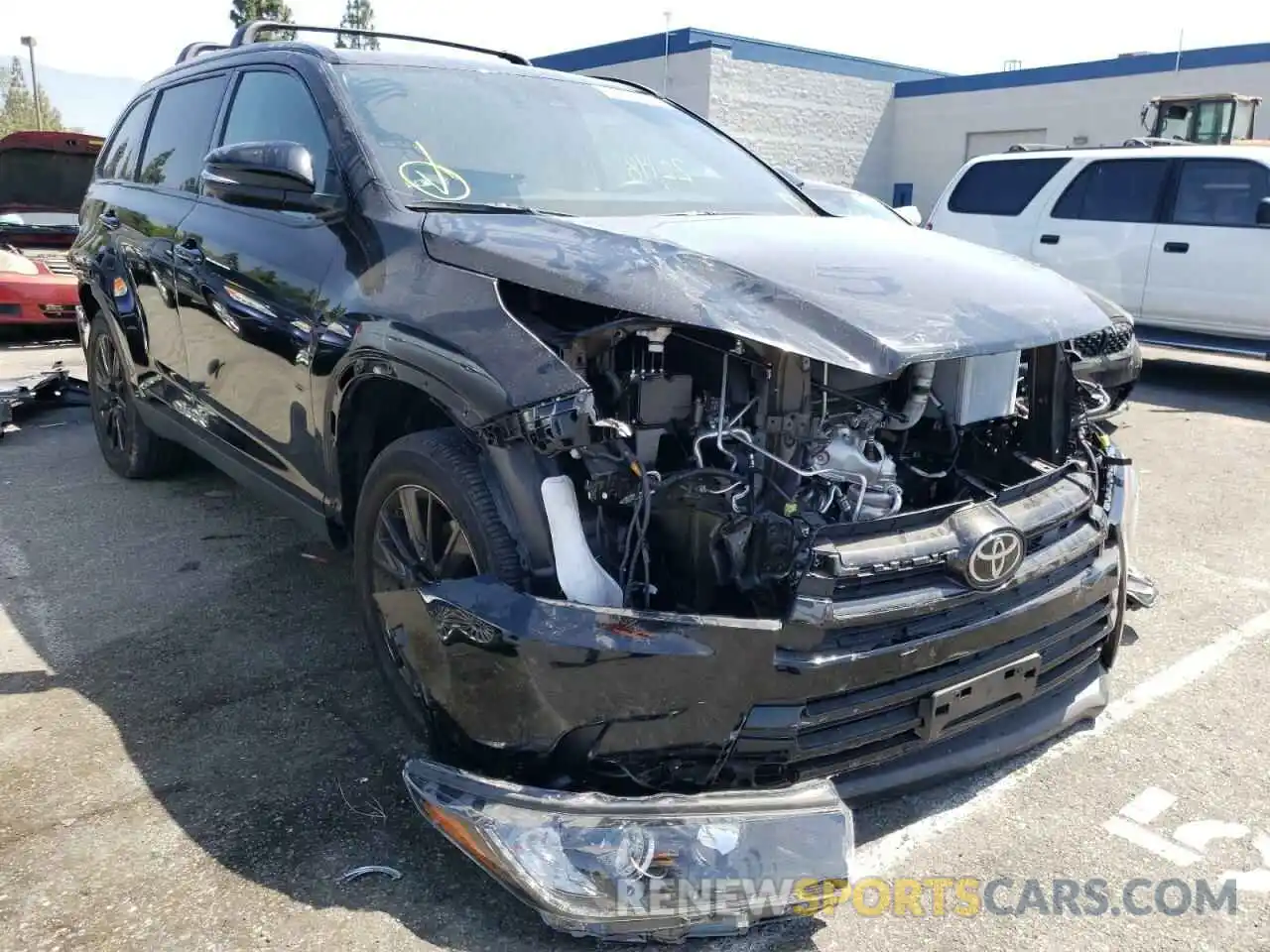 1 Photograph of a damaged car 5TDJZRFH5KS990817 TOYOTA HIGHLANDER 2019