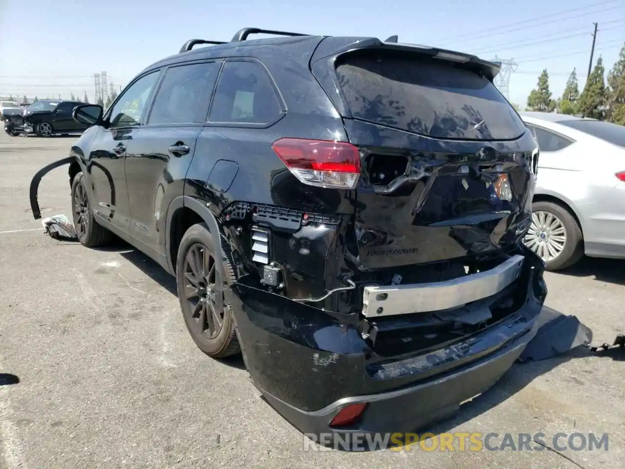 3 Photograph of a damaged car 5TDJZRFH5KS990817 TOYOTA HIGHLANDER 2019