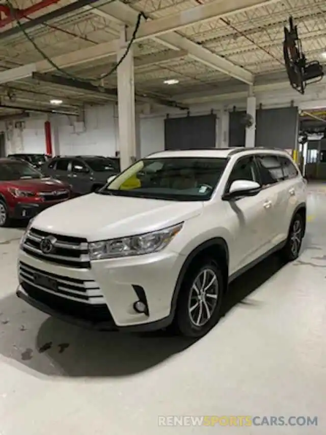 1 Photograph of a damaged car 5TDJZRFH5KS996083 TOYOTA HIGHLANDER 2019