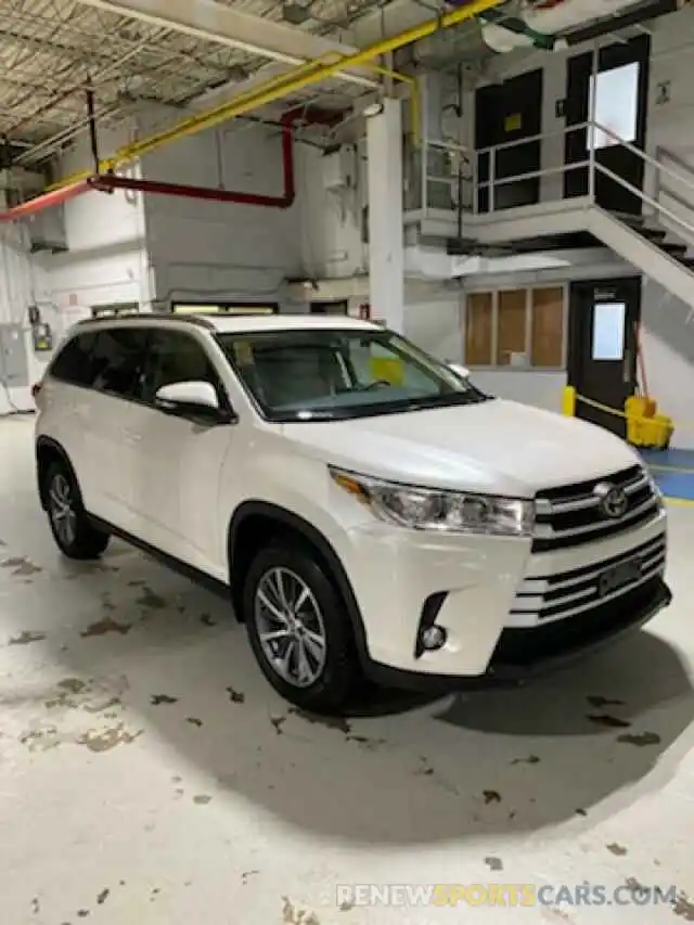 2 Photograph of a damaged car 5TDJZRFH5KS996083 TOYOTA HIGHLANDER 2019