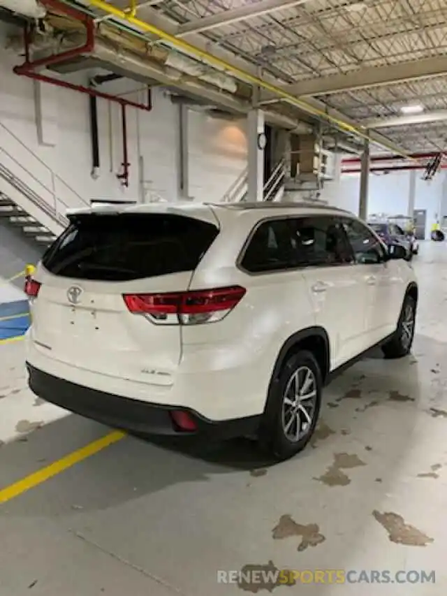 4 Photograph of a damaged car 5TDJZRFH5KS996083 TOYOTA HIGHLANDER 2019