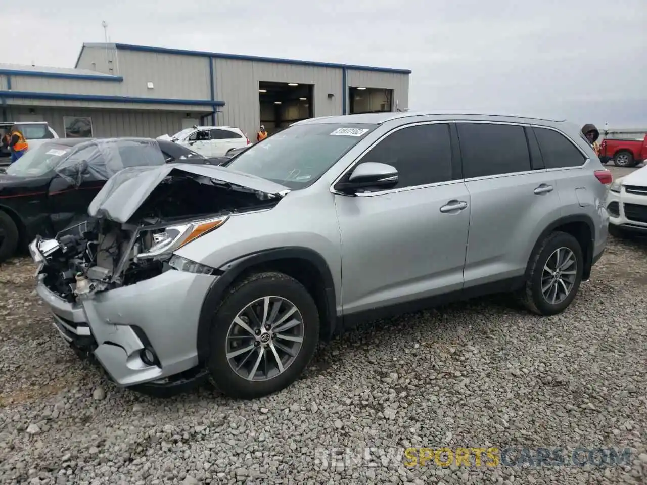 2 Photograph of a damaged car 5TDJZRFH6KS564649 TOYOTA HIGHLANDER 2019