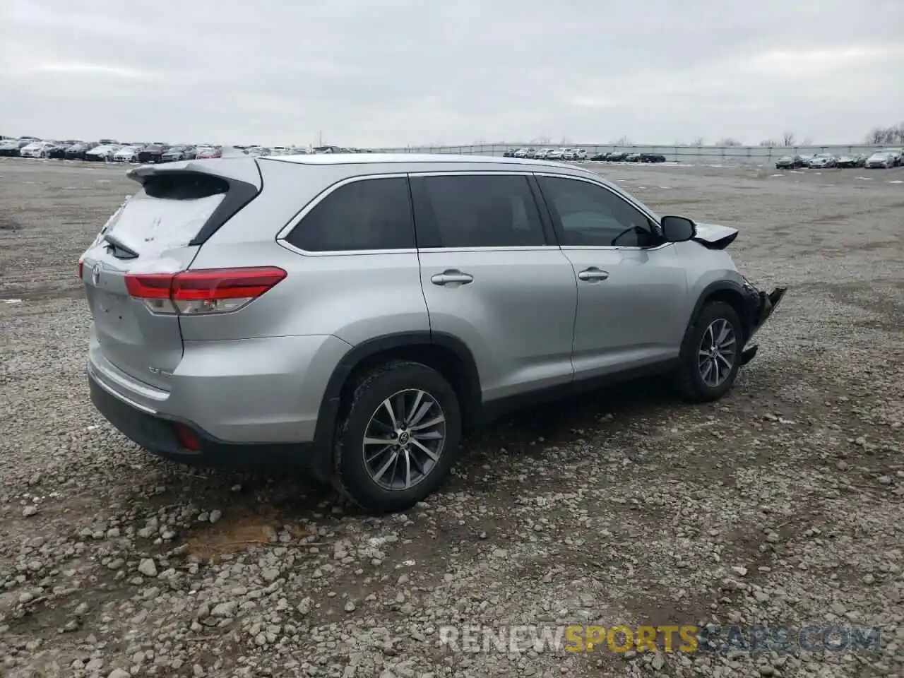 4 Photograph of a damaged car 5TDJZRFH6KS564649 TOYOTA HIGHLANDER 2019