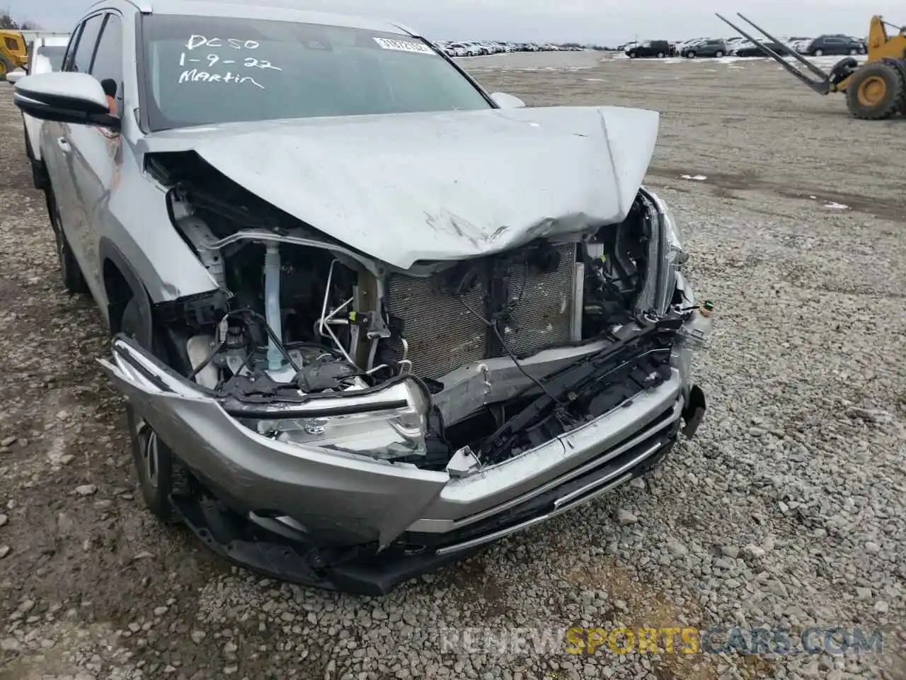 9 Photograph of a damaged car 5TDJZRFH6KS564649 TOYOTA HIGHLANDER 2019